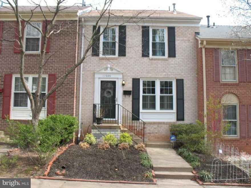 THIS IS A 10+ !!DISCRIMINATING FOLKS WHO WANT TO LIVE IN A BEAUTIFUL HOME THIS IS YOUR CHANCE!!FOR THE PERSON WHO DOES NOT WANT THE STANDARD HUM DRUM RENTAL!**LOOKING FOR TENANT WHO CAN APPRECIATE THE PRISTINE PROPERTY THIS IS! ..**PETS ON CASE BY CASE BASIS**$35 PROCESSING FEE PER ADULT TO RE/MAX ALLEGIANCE**