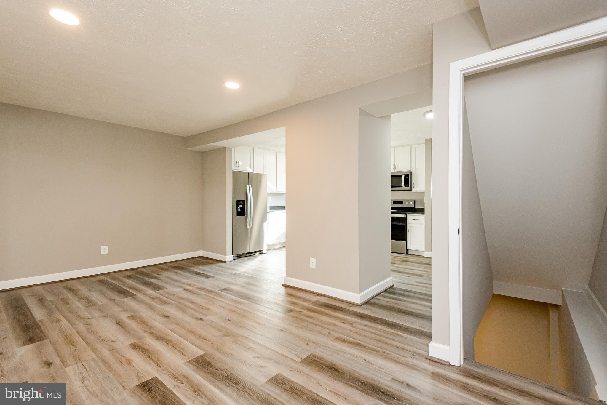 SCHOOL GARDENS - Residential