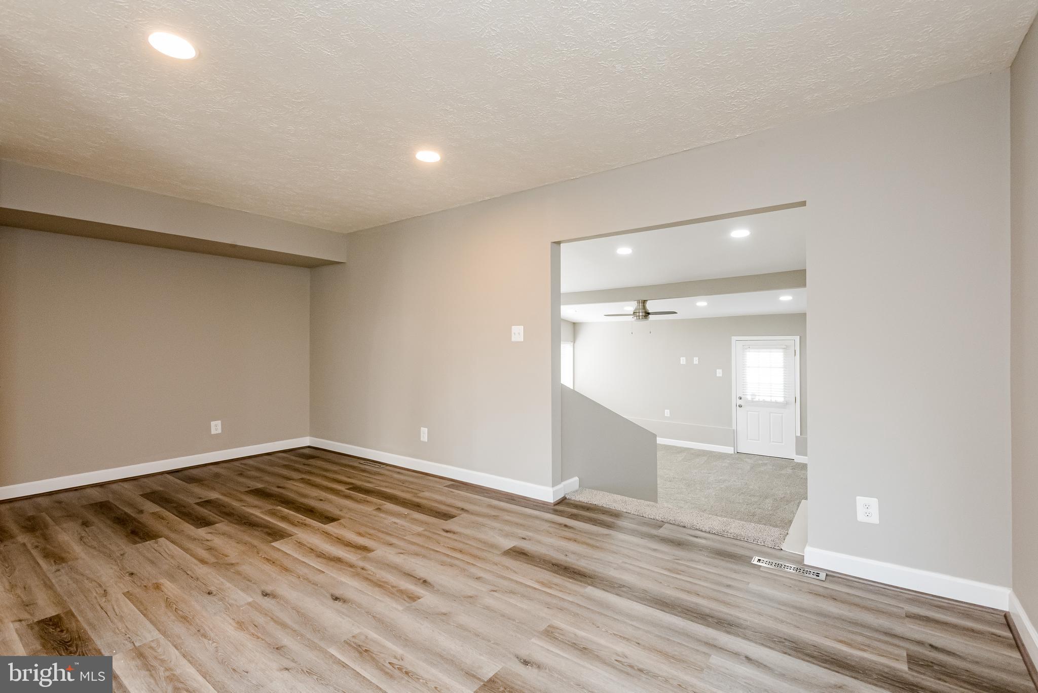 SCHOOL GARDENS - Residential