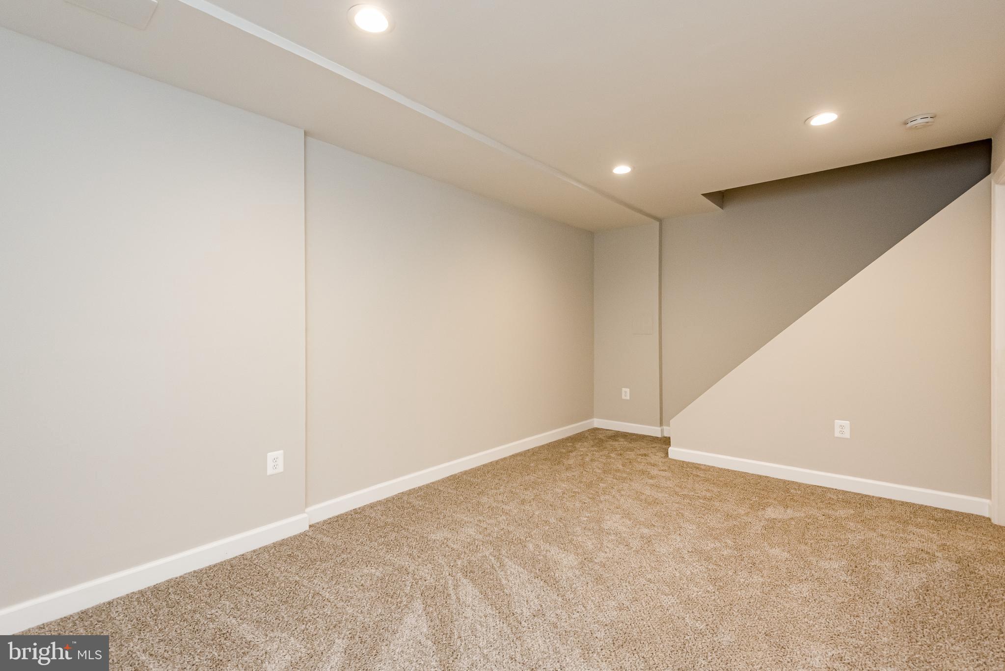 SCHOOL GARDENS - Residential