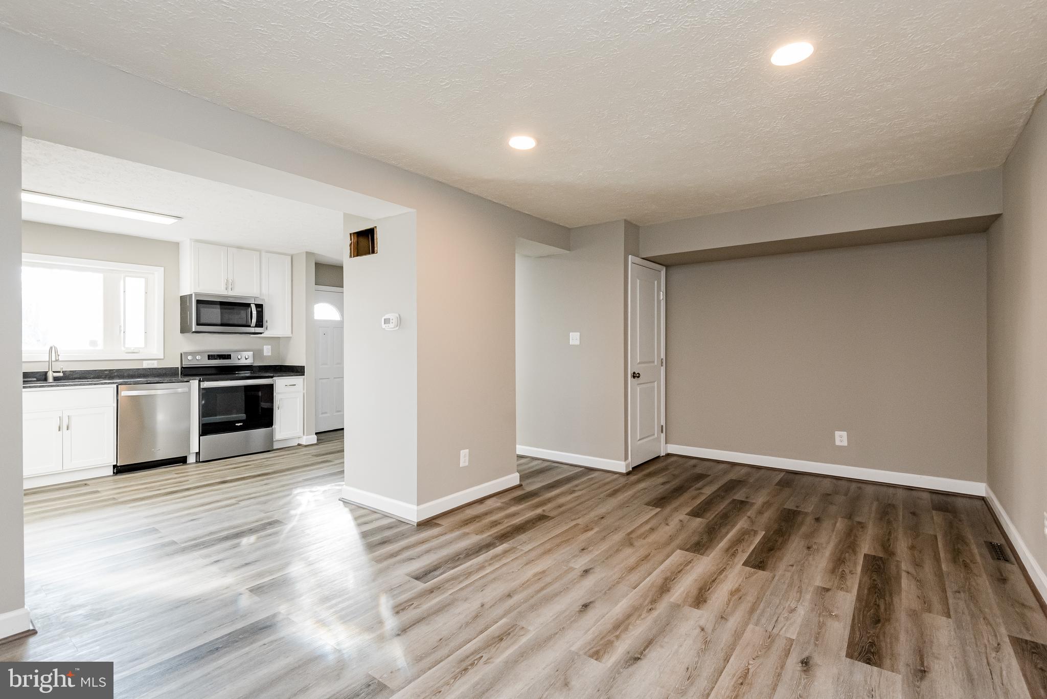 SCHOOL GARDENS - Residential