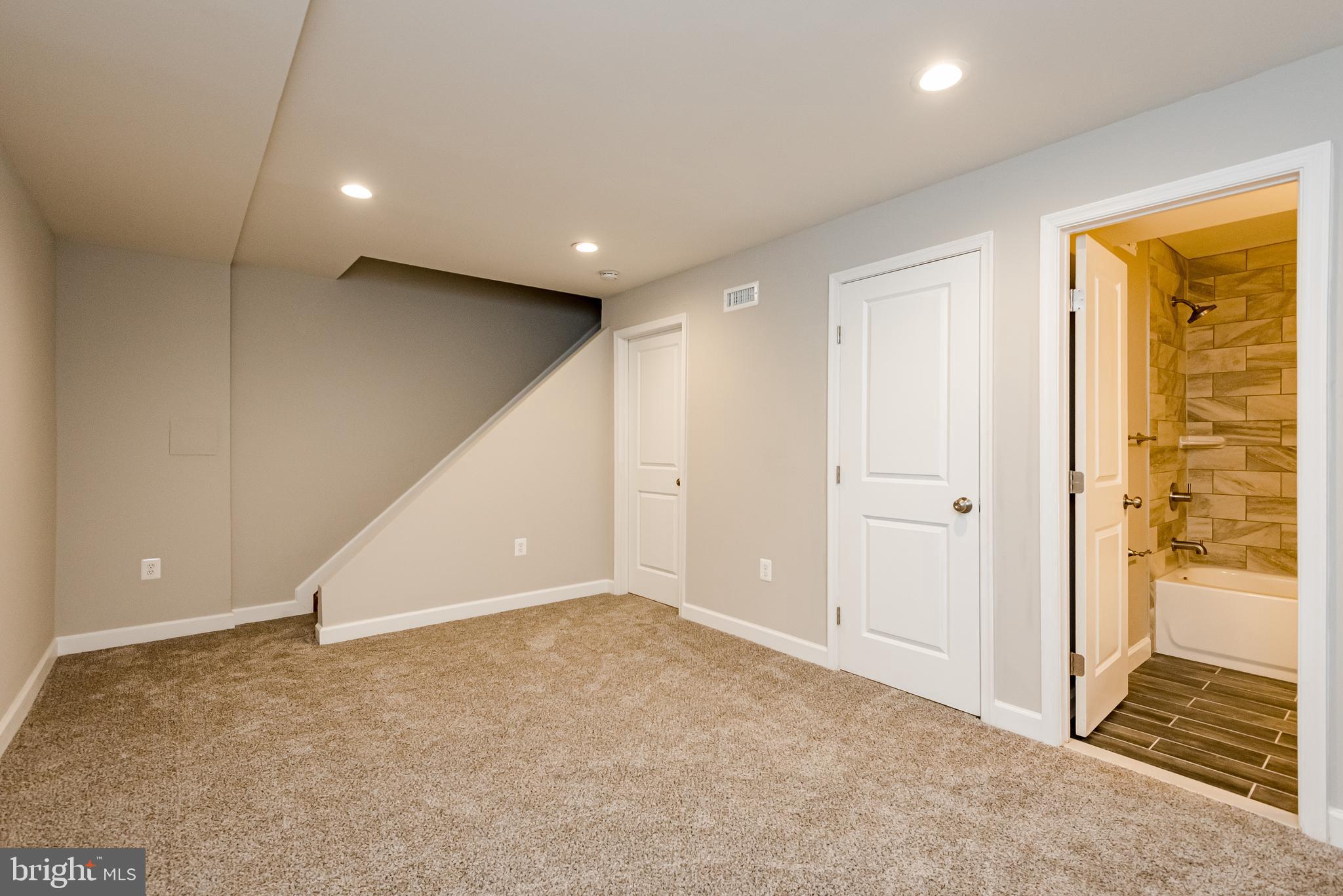 SCHOOL GARDENS - Residential