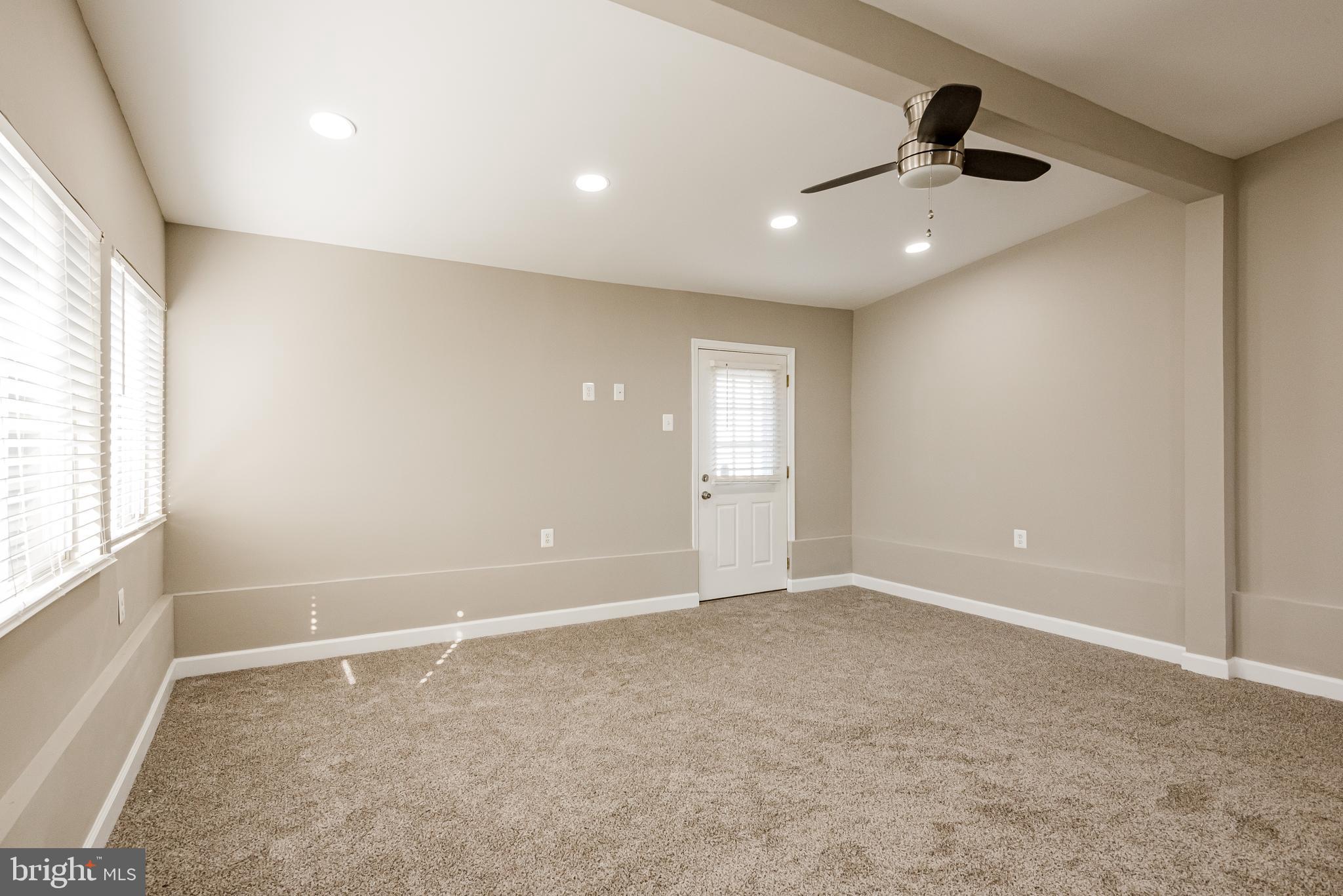 SCHOOL GARDENS - Residential