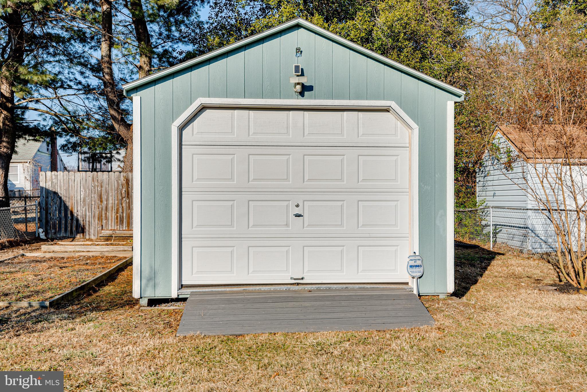 SCHOOL GARDENS - Residential