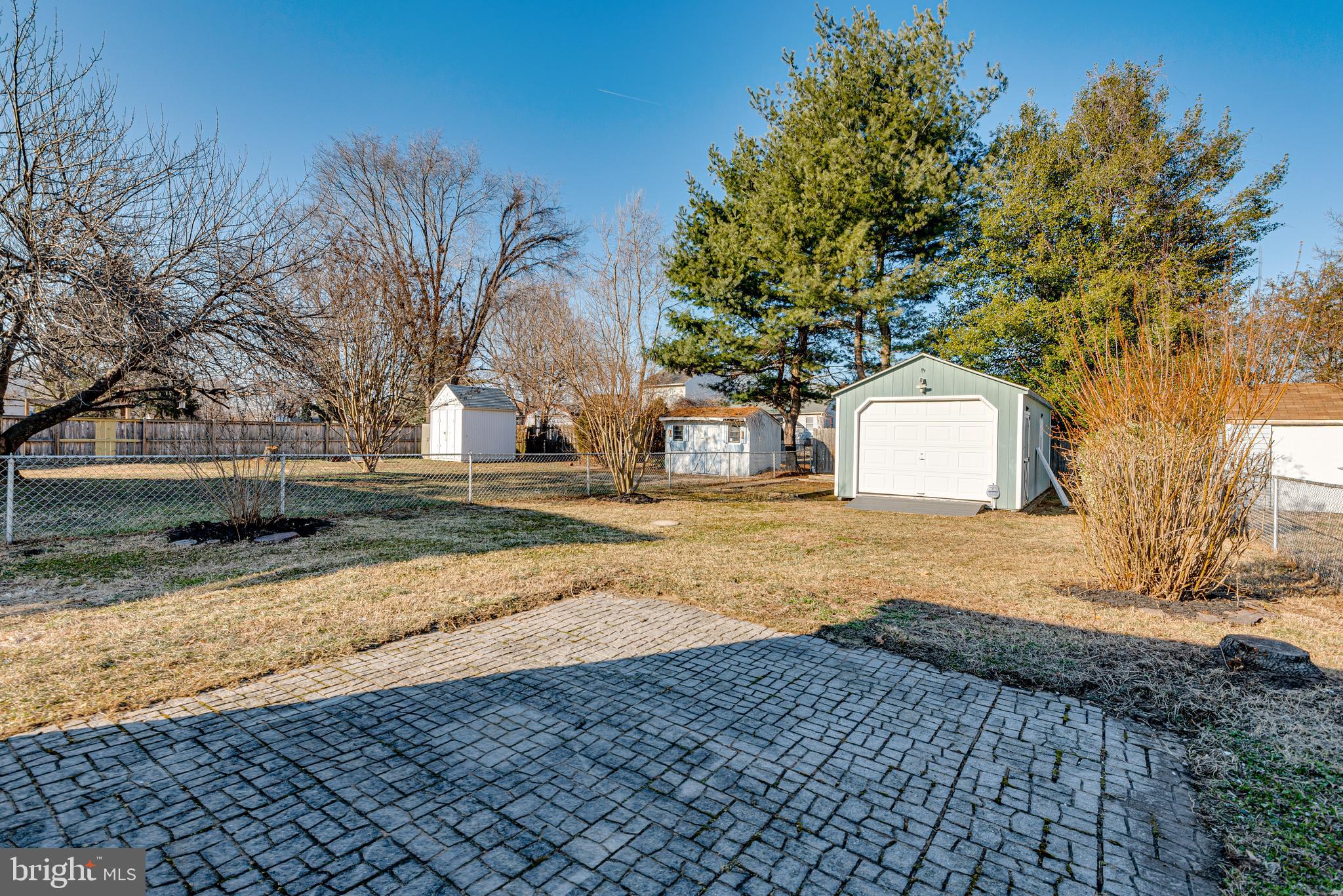 SCHOOL GARDENS - Residential