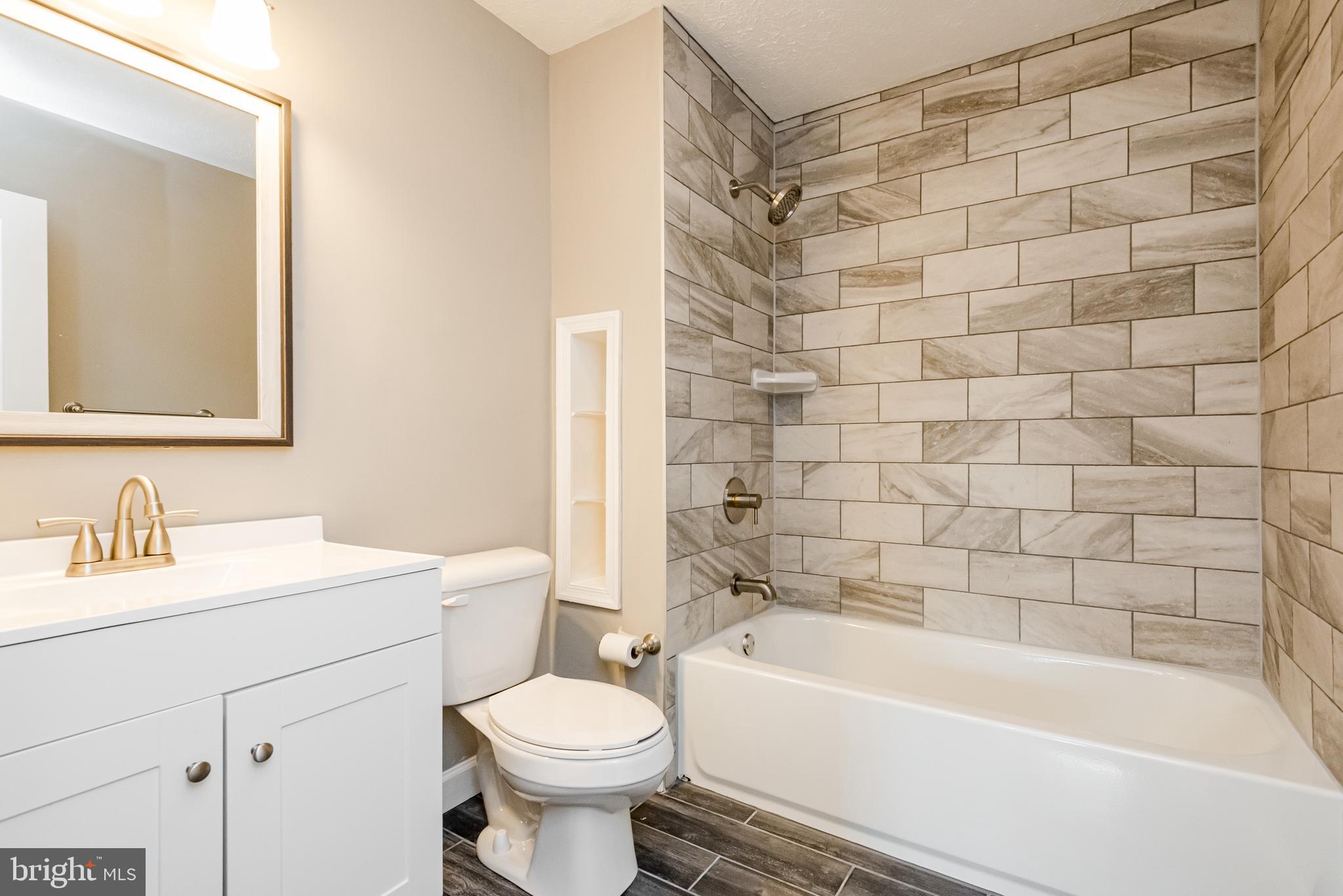 SCHOOL GARDENS - Residential