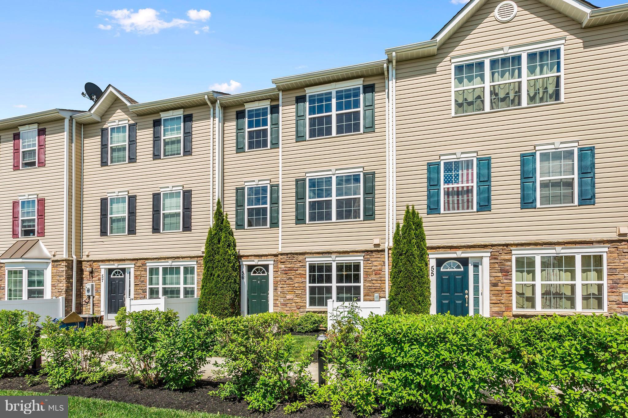 Spacious three level condominium featuring gleaming hardwood floors, sunbathed interiors& a lovely pond view. Living& dining area ideal for entertaining family& friends. Kitchen w/ SS GE appls, granite counters& casual dining. Sprawling top level MBD w/custom walkin cls& attached bath. Exceptional community amenities, minutes from shopping& dining. Updates: hrdwds, baths, vanities& custom closets