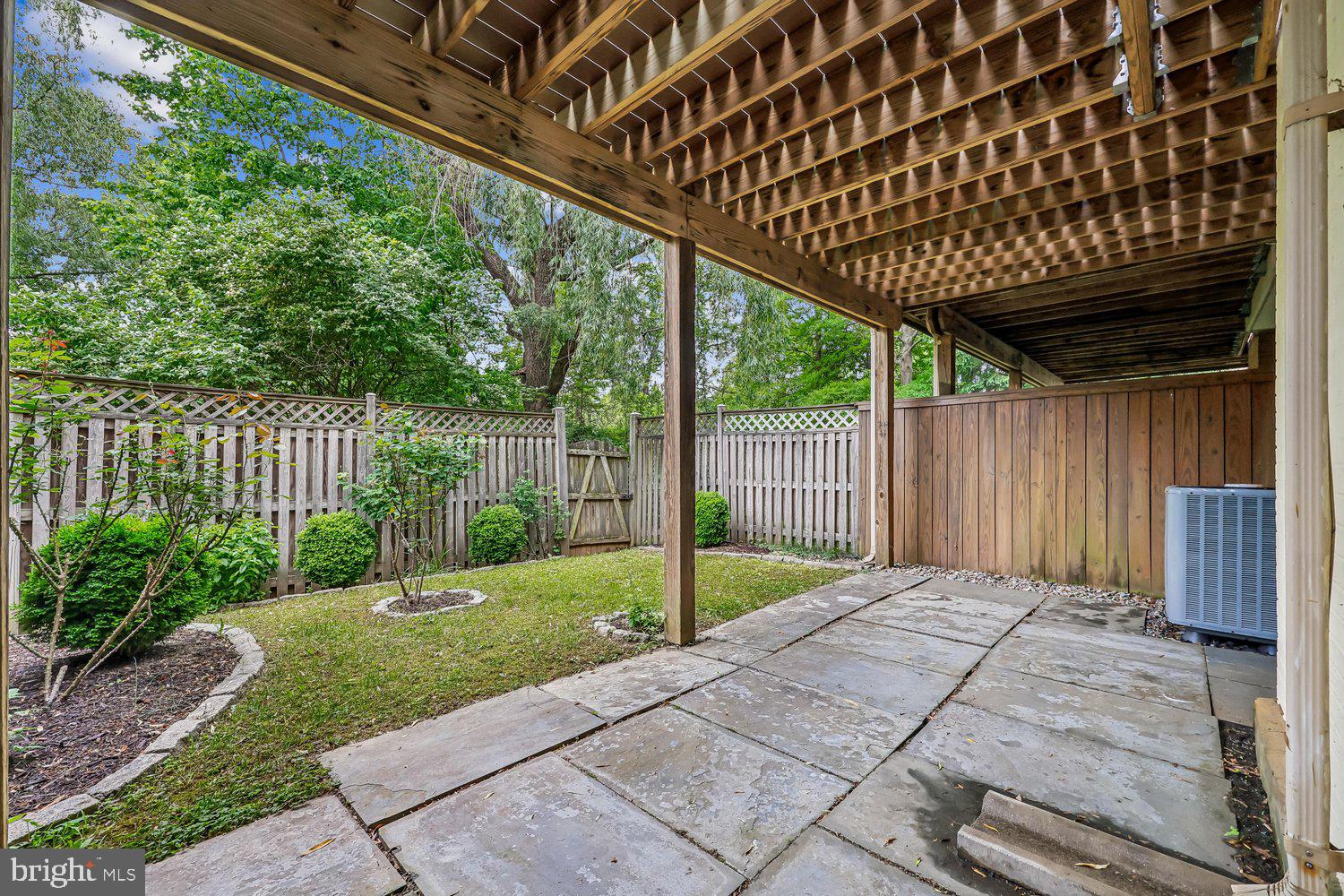 ROSE HILL FALLS - Residential
