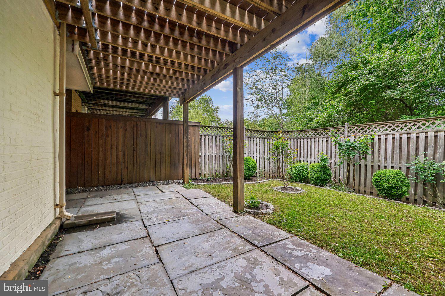 ROSE HILL FALLS - Residential
