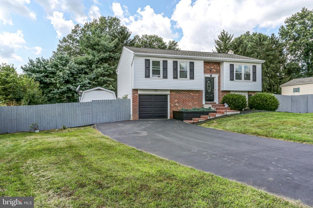 Photo of 1016 Stellar Drive, Mount Joy, PA 17552 (MLS # PALA2055508)