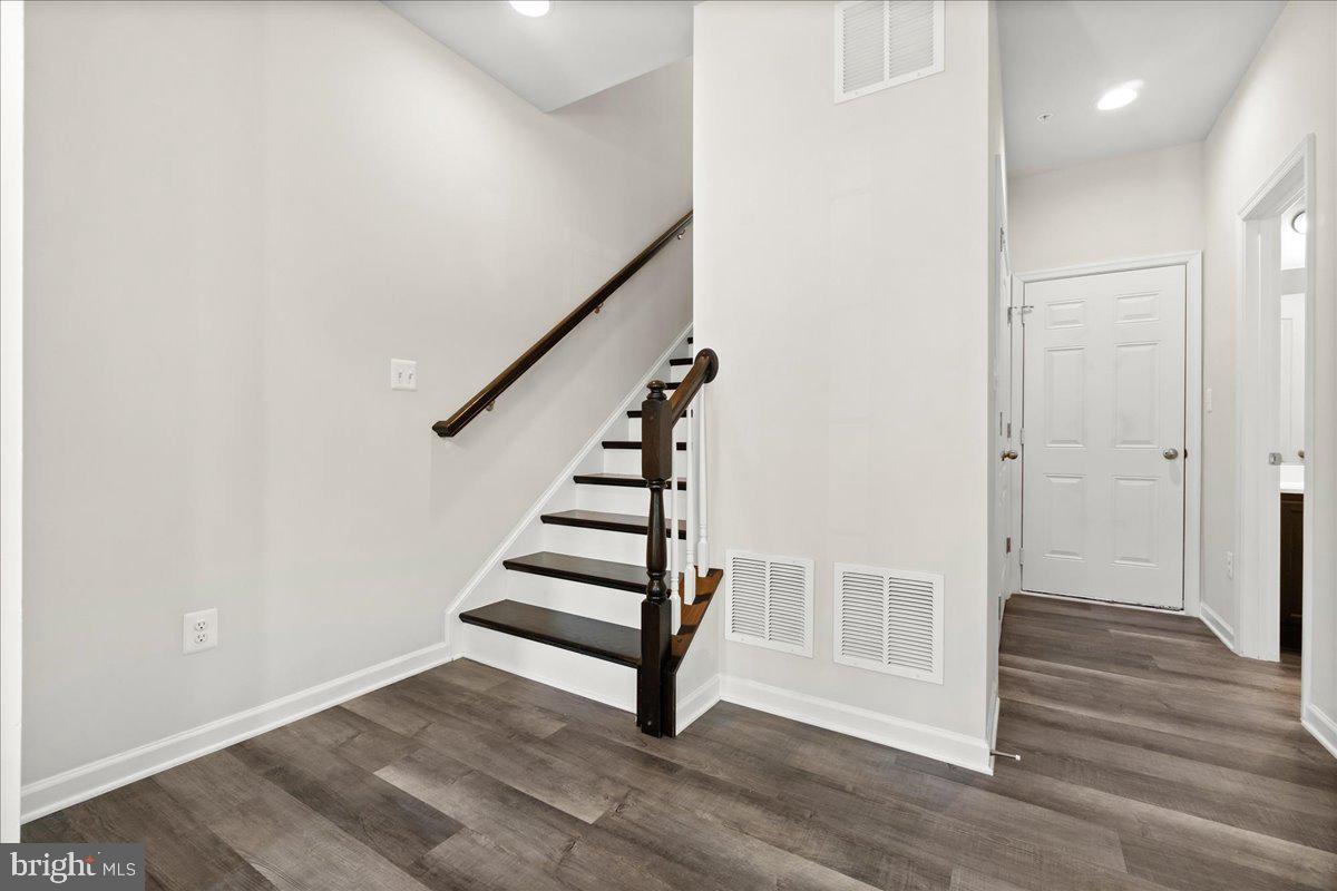 SPRING BANK - Residential Lease