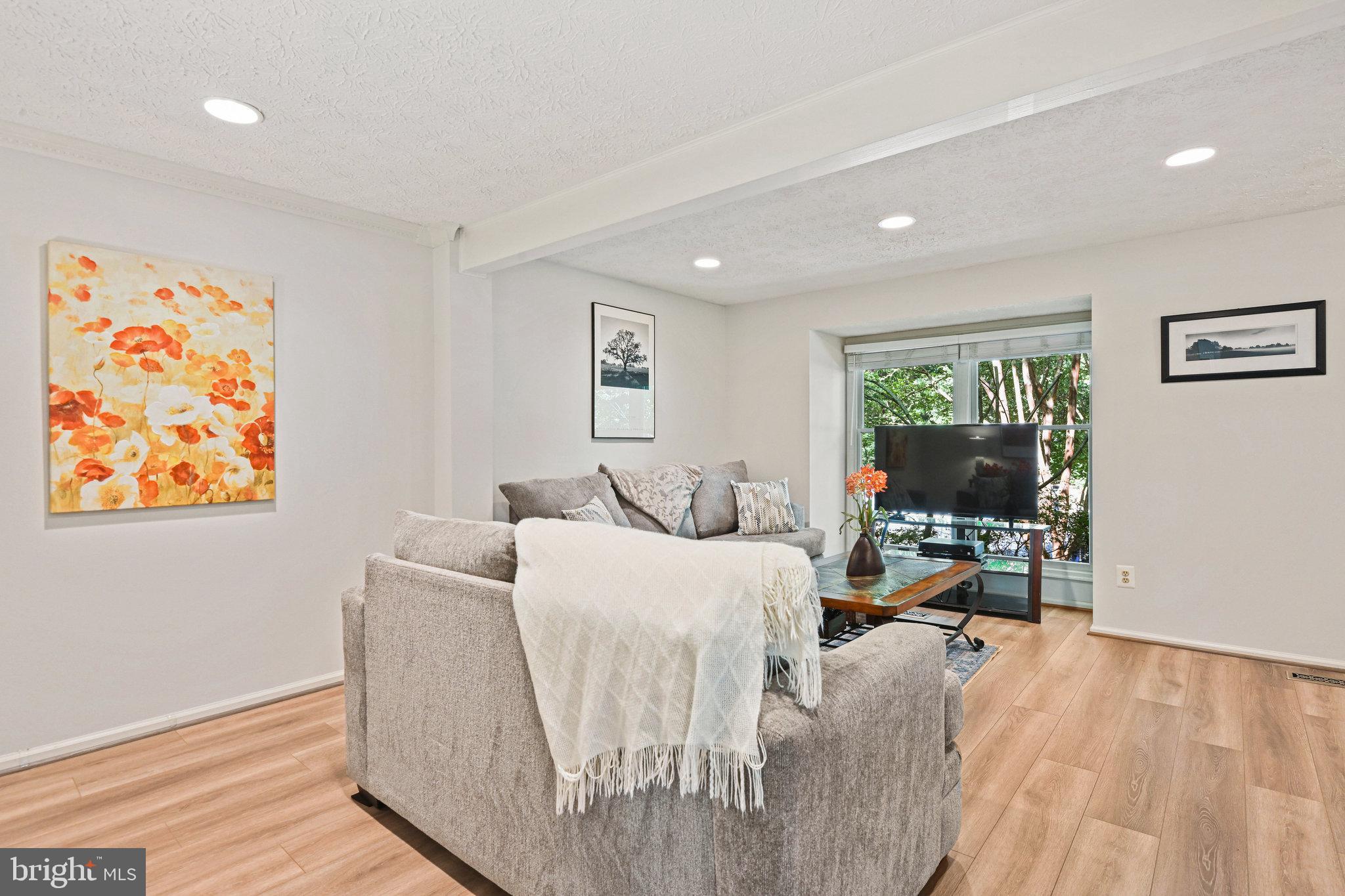 RESTON - Residential