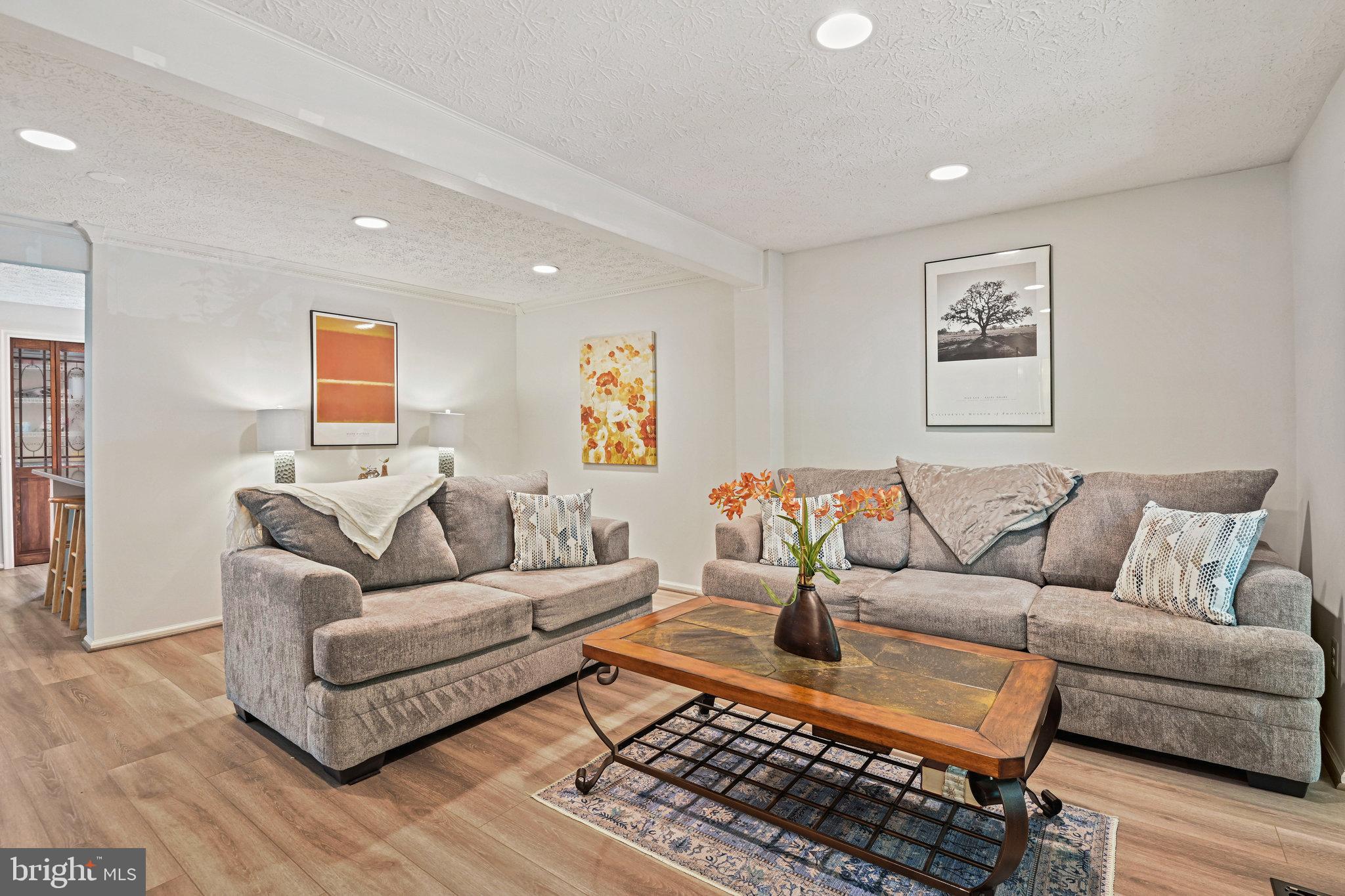 RESTON - Residential