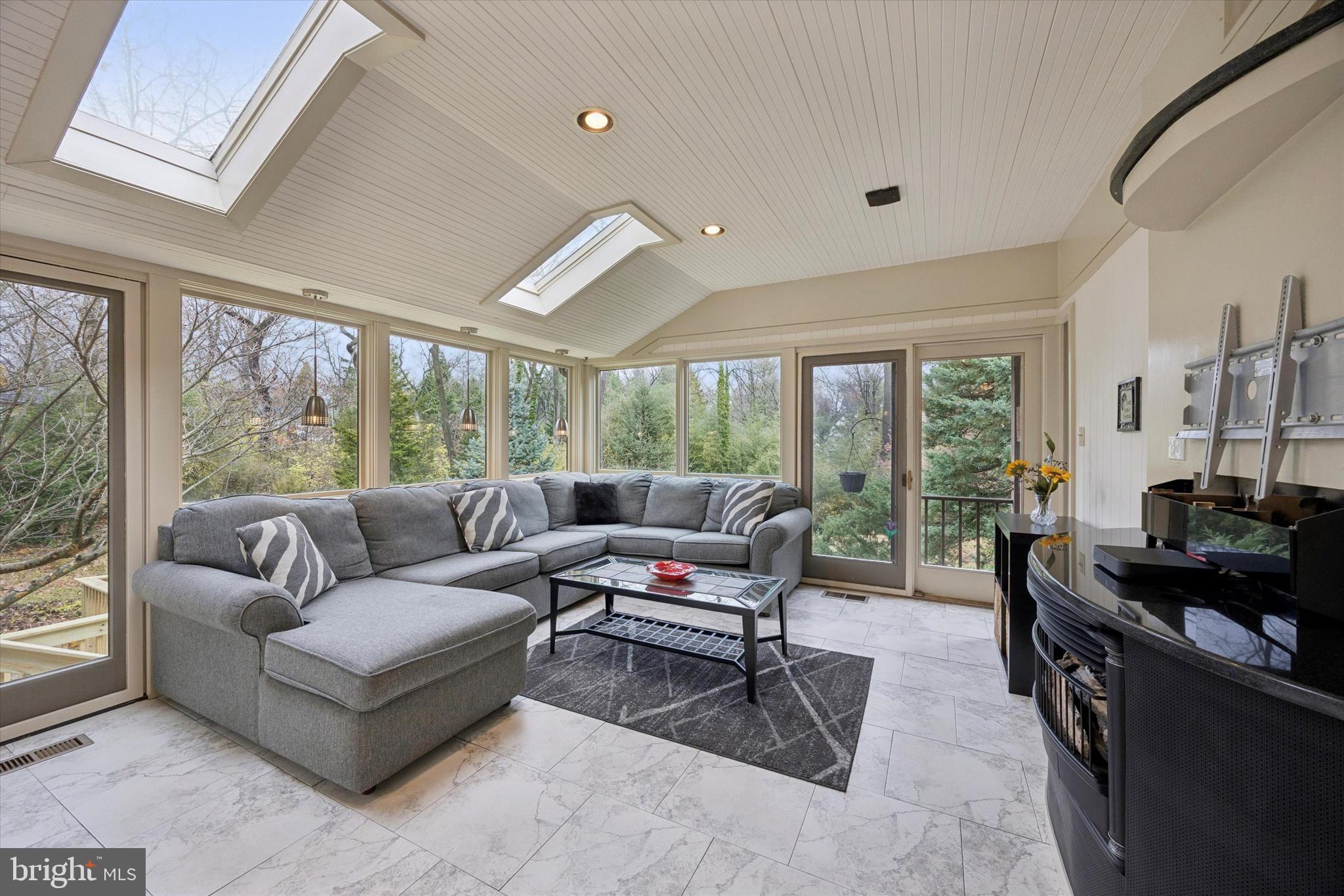 SCHOOL SIDE MANOR - Residential