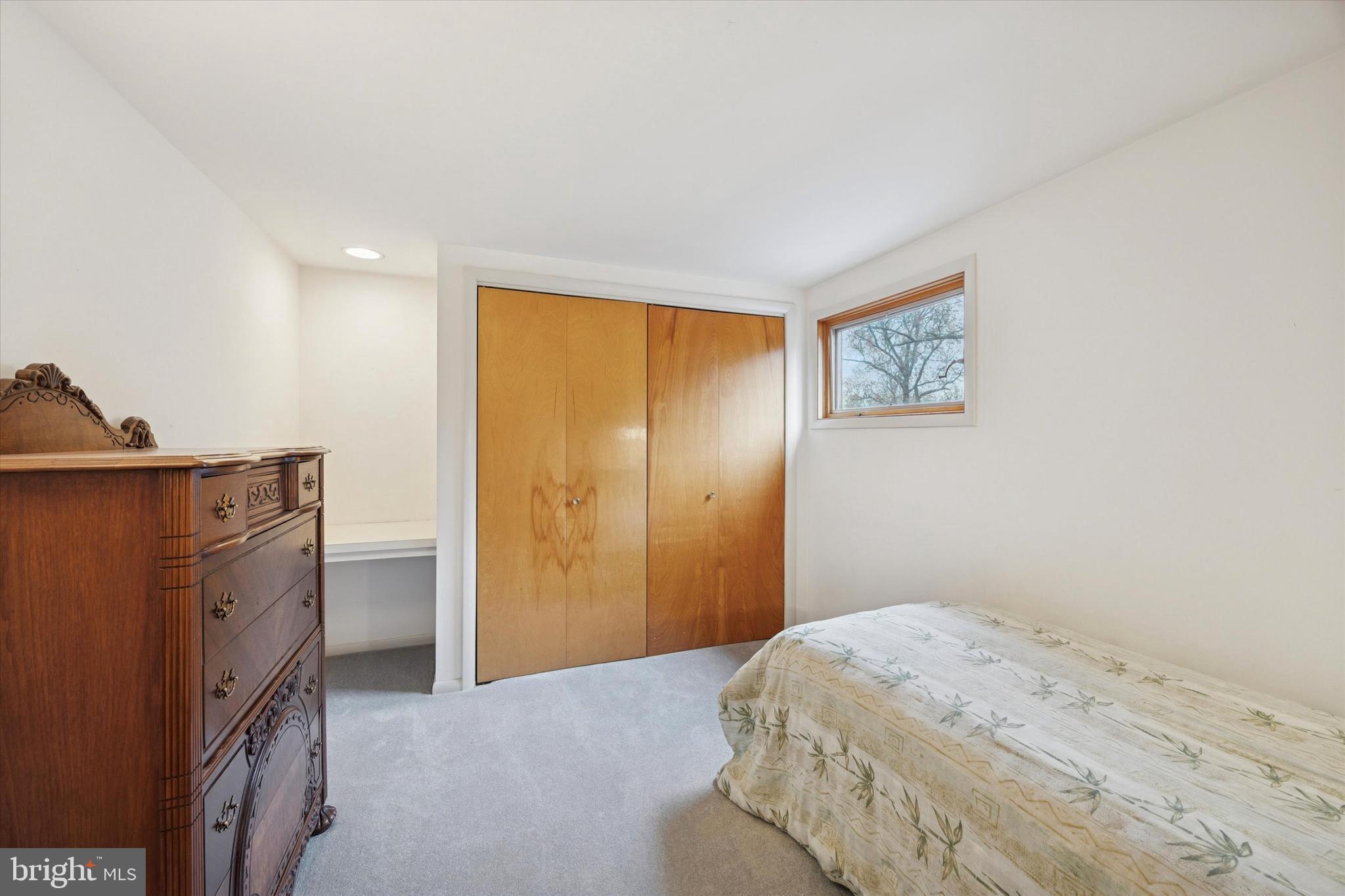 SCHOOL SIDE MANOR - Residential