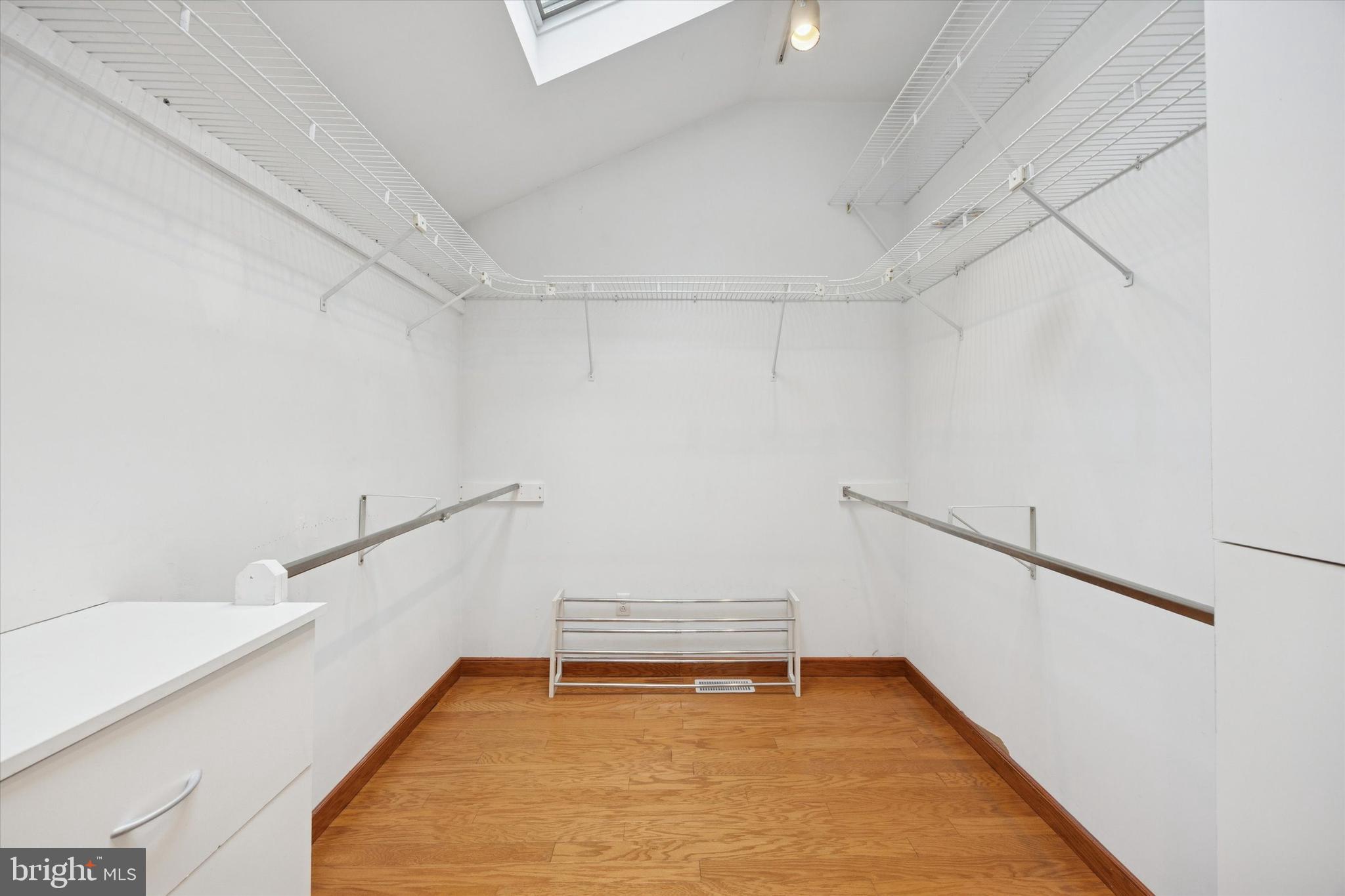 SCHOOL SIDE MANOR - Residential