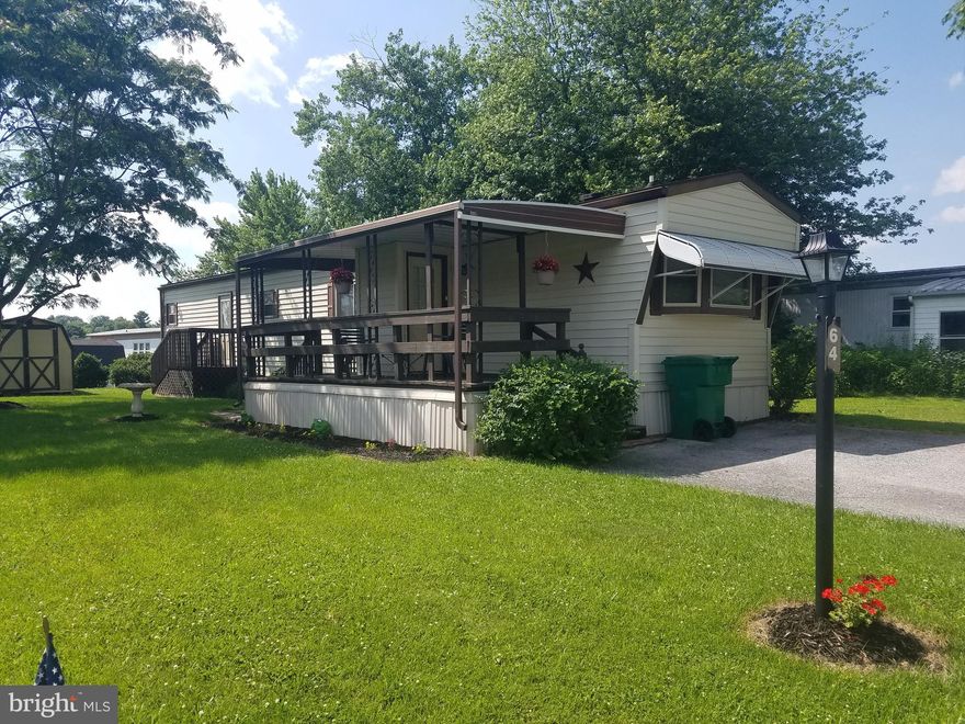 Well taken care of, clean single wide home in Lincoln Estates. Enjoy the covered front porch in the evenings. 2 newer A/C wall units and newer heating system. Replacement windows and doors. This home is move in ready!! $385  a month includes sewer and trash.