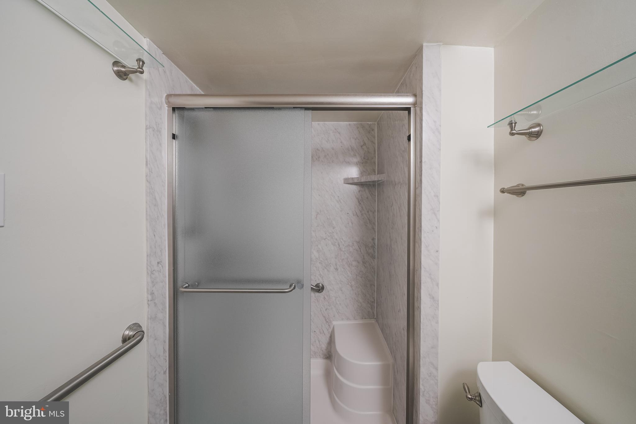 THOMAS CHOICE - Residential Lease