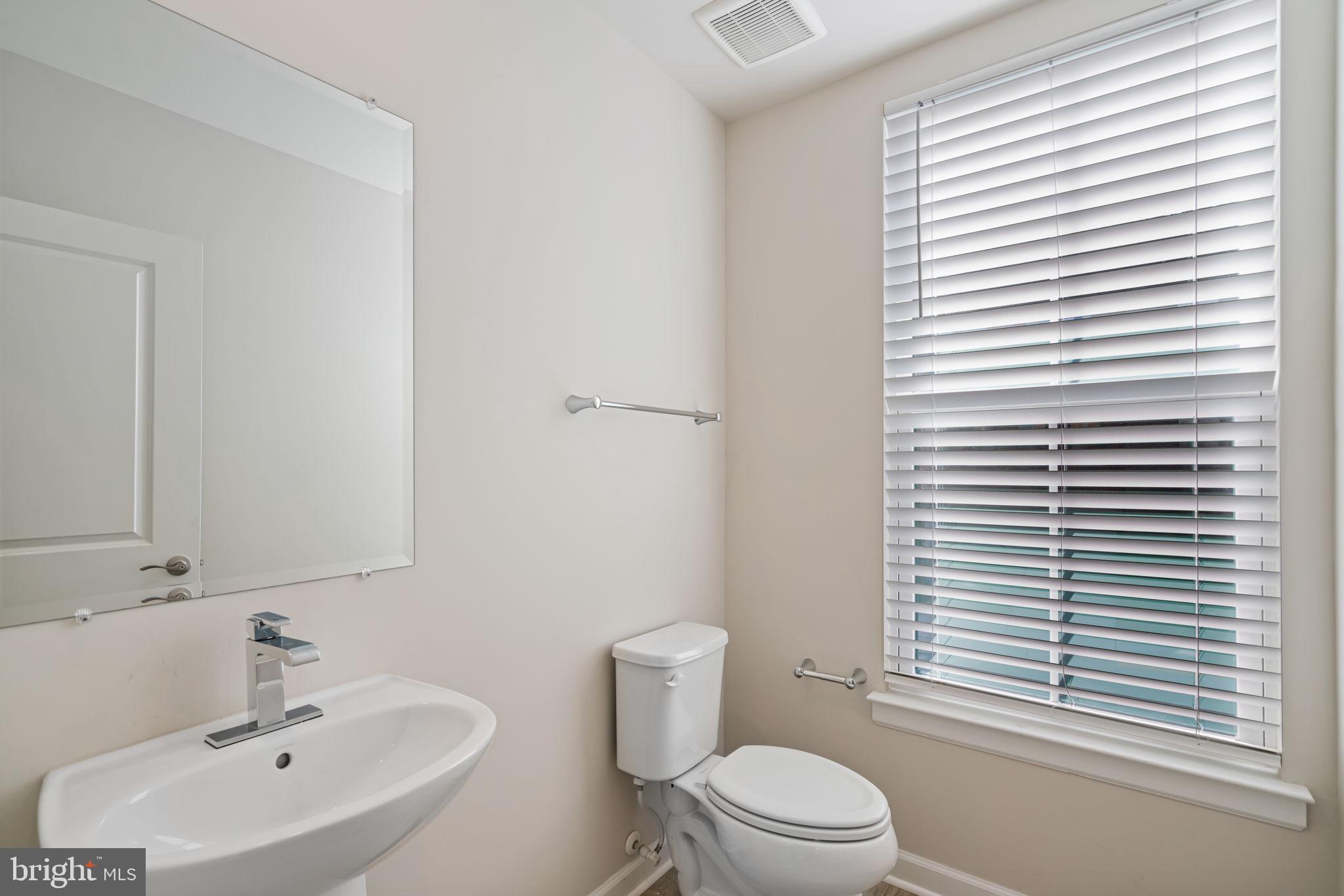 METRO ROW - Residential Lease