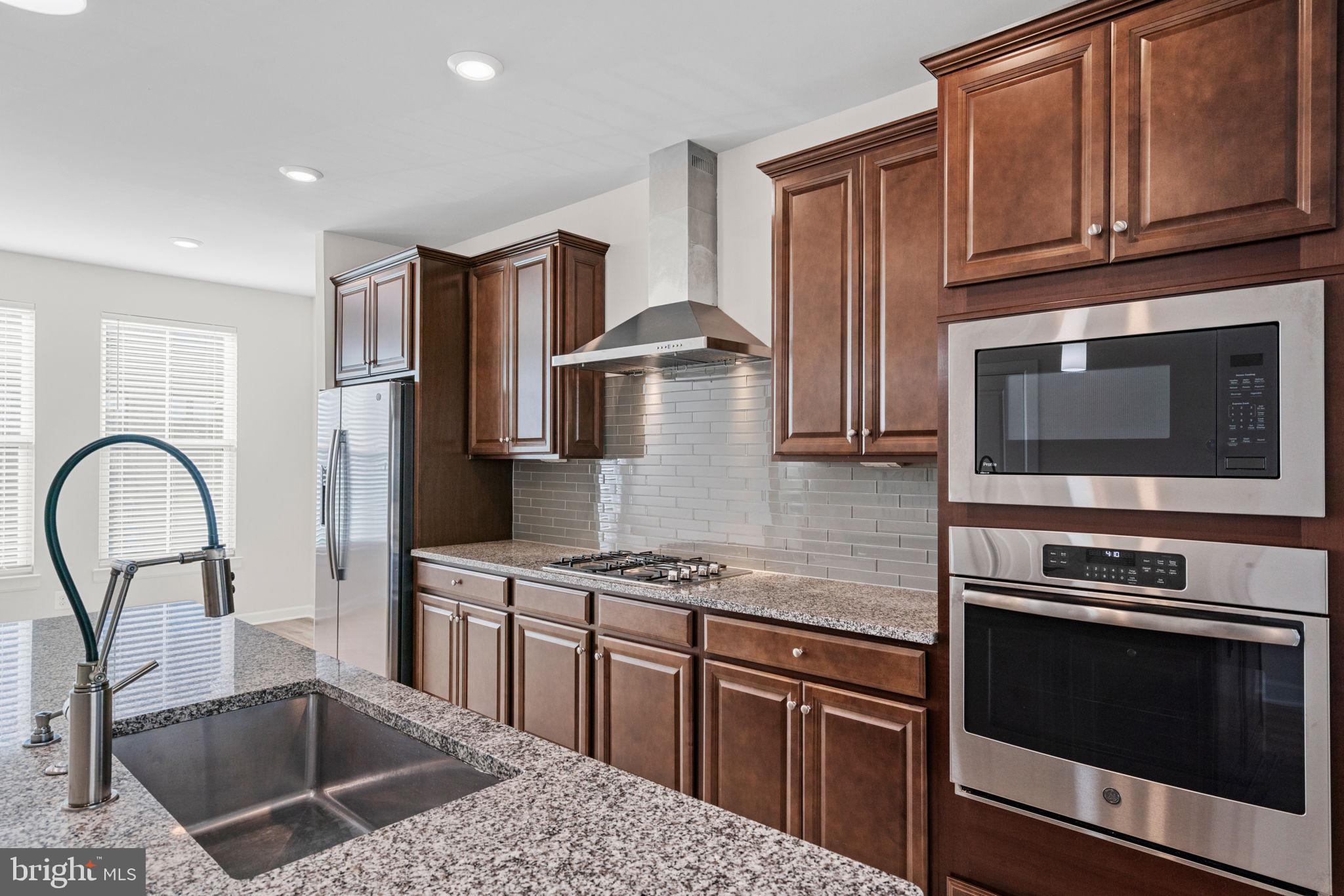 METRO ROW - Residential Lease