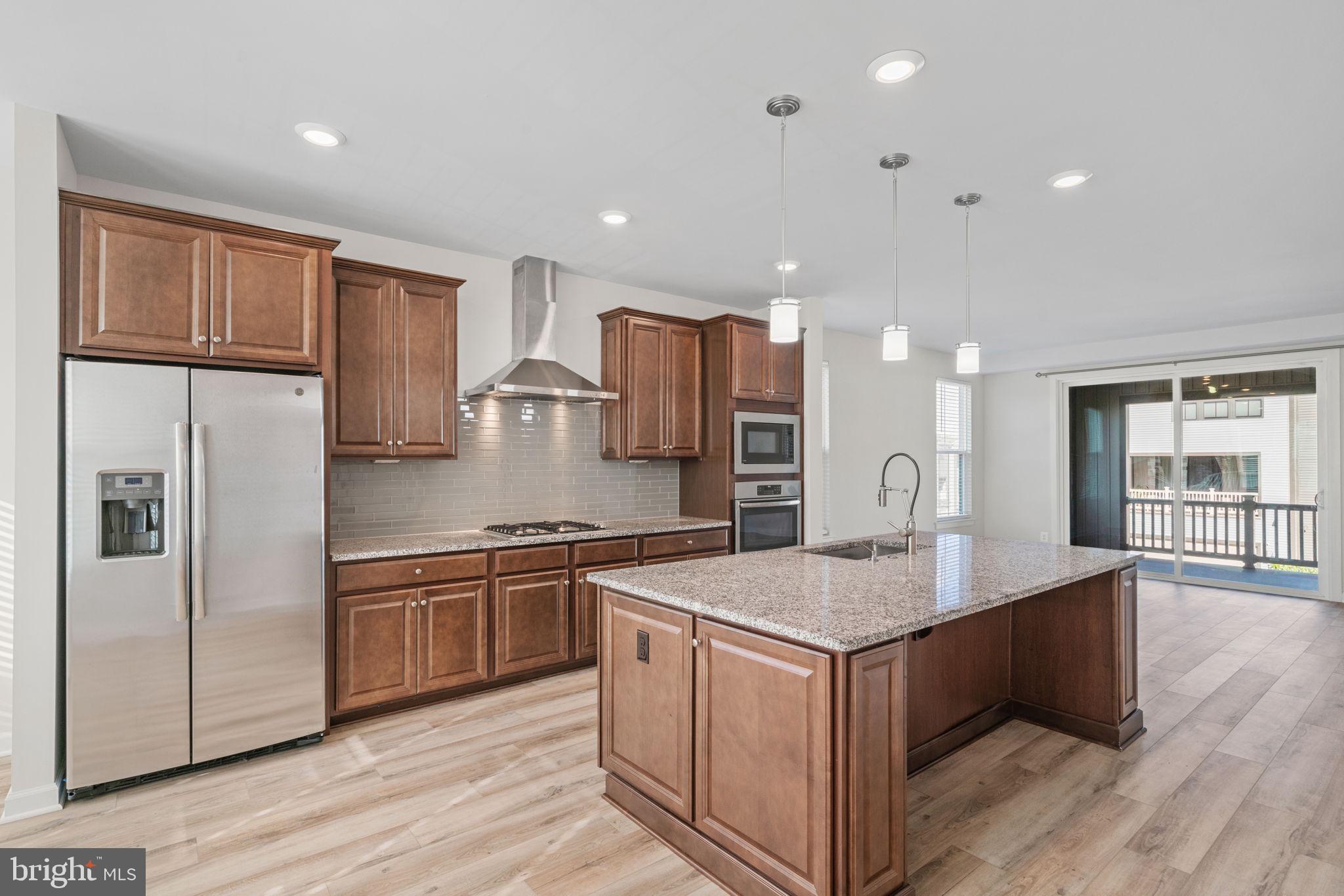 METRO ROW - Residential Lease