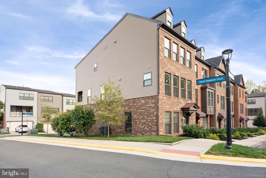4 Bedroom 4 bath (2 full + 2 half) End unit Town House / Row House at the center of Fairfax near Vienna Metro Station. All the conveniences and enjoyment that Fairfax can offer (transportation, shopping, parks, good schools and much more) are so close-by.  This house is a contemporary style, open and spacious end unit townhouse (or a row-house as the community's name Metro Row suggests). Spaces are generous and open. Kitchen comes with GE Profile Appliances, large marble countertop with sink. Versatile fourth bedroom with French door in the lower level.  Ample cabinet spaces. Generous-size closet and storages. Balcony has gas-lit fireplace.  Washer and Dryer in upper bedroom level.