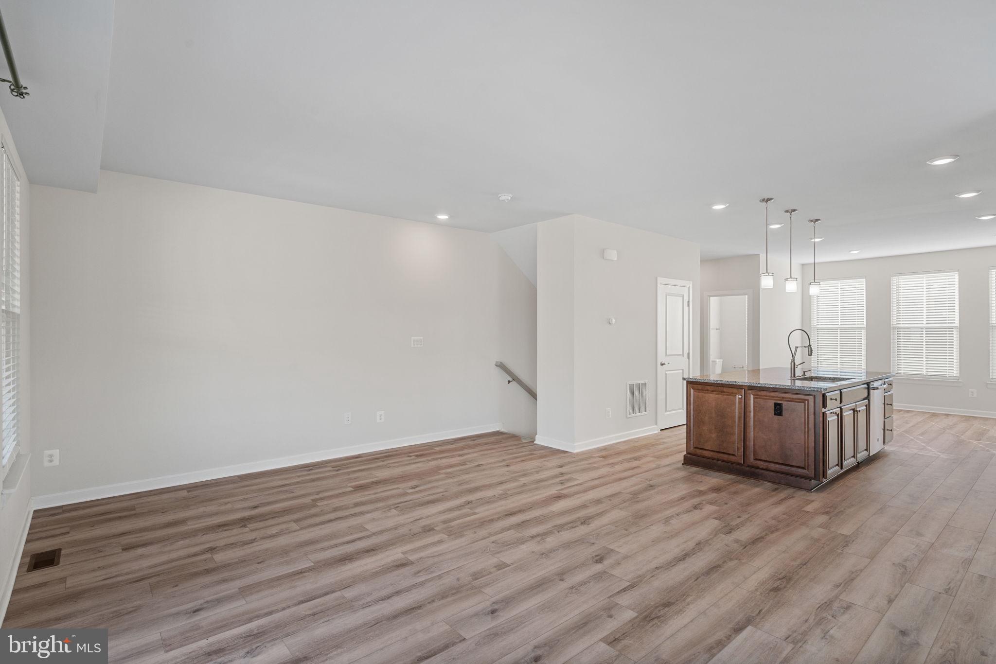 METRO ROW - Residential Lease