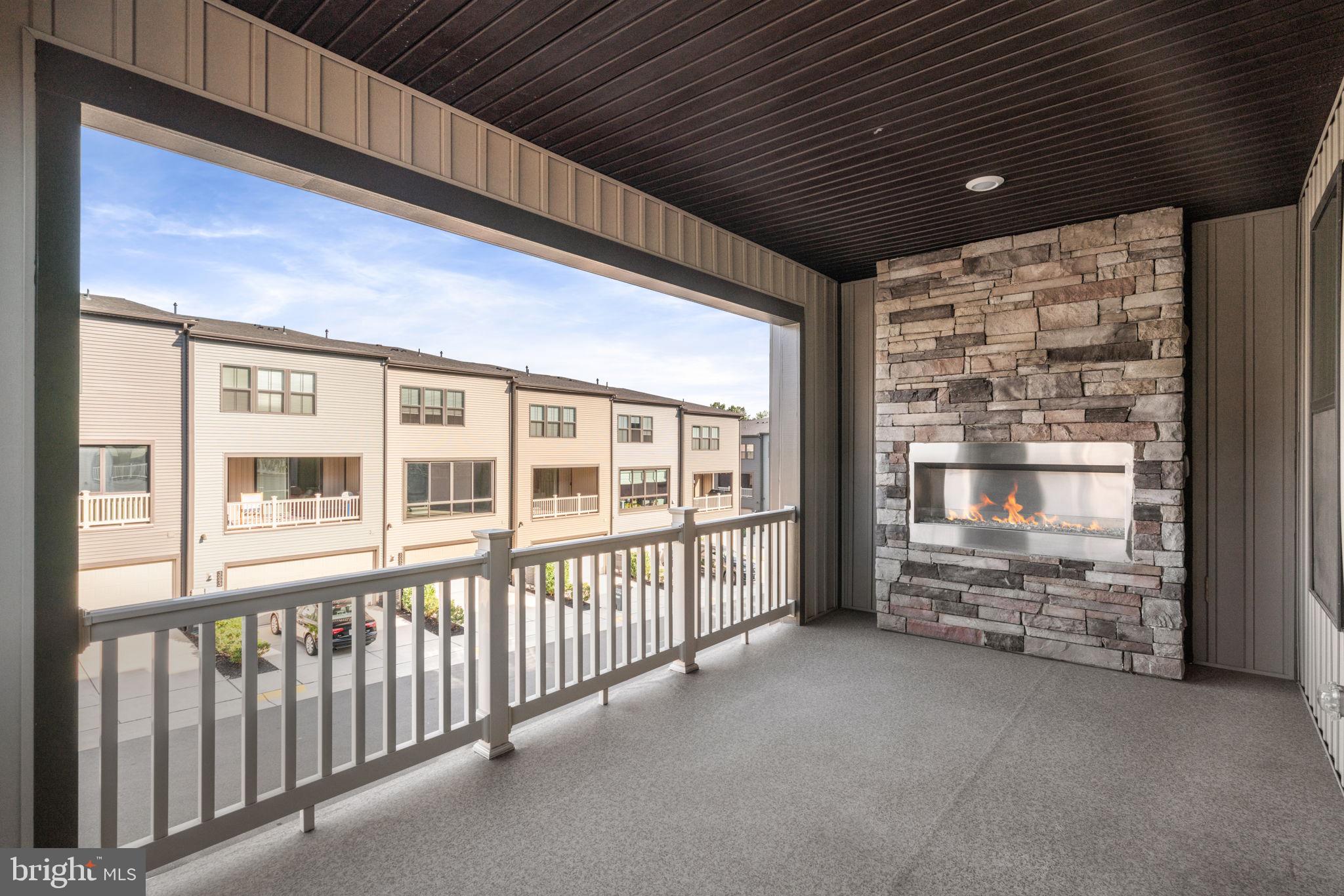 METRO ROW - Residential Lease