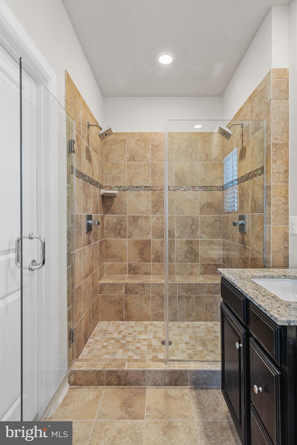 METRO ROW - Residential Lease