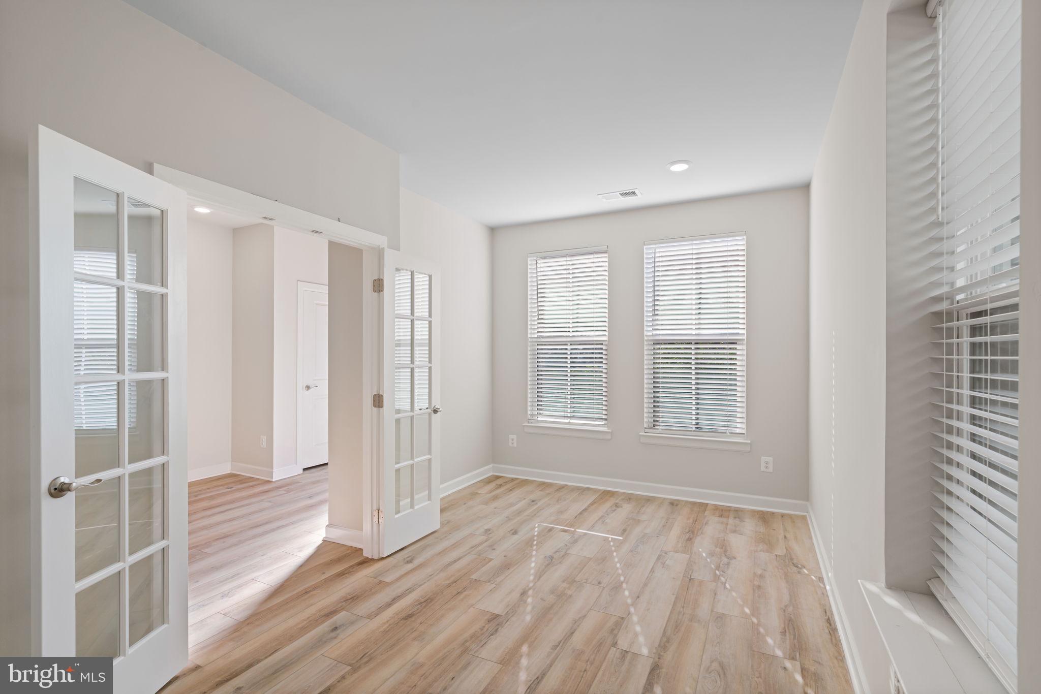 METRO ROW - Residential Lease