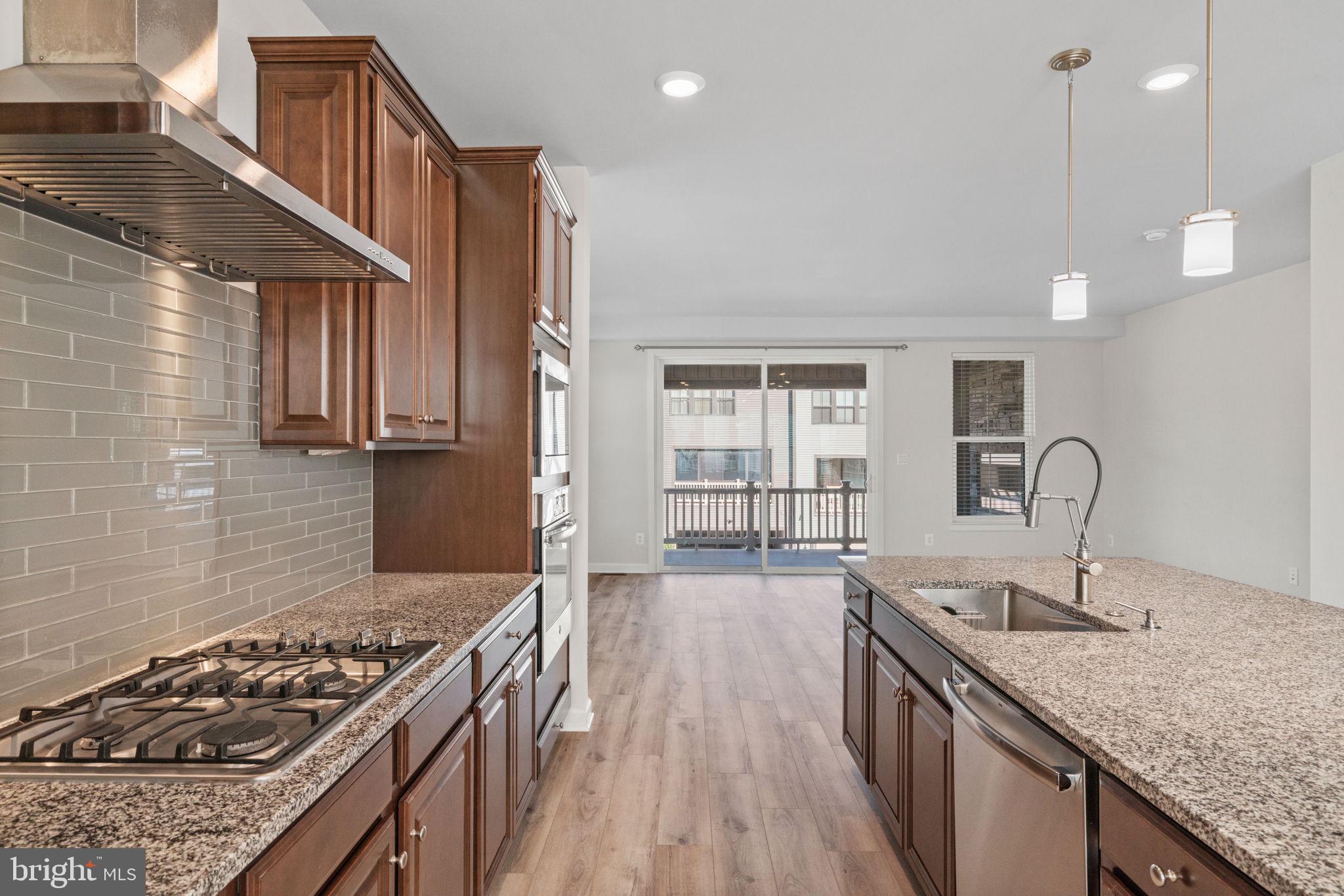 METRO ROW - Residential Lease