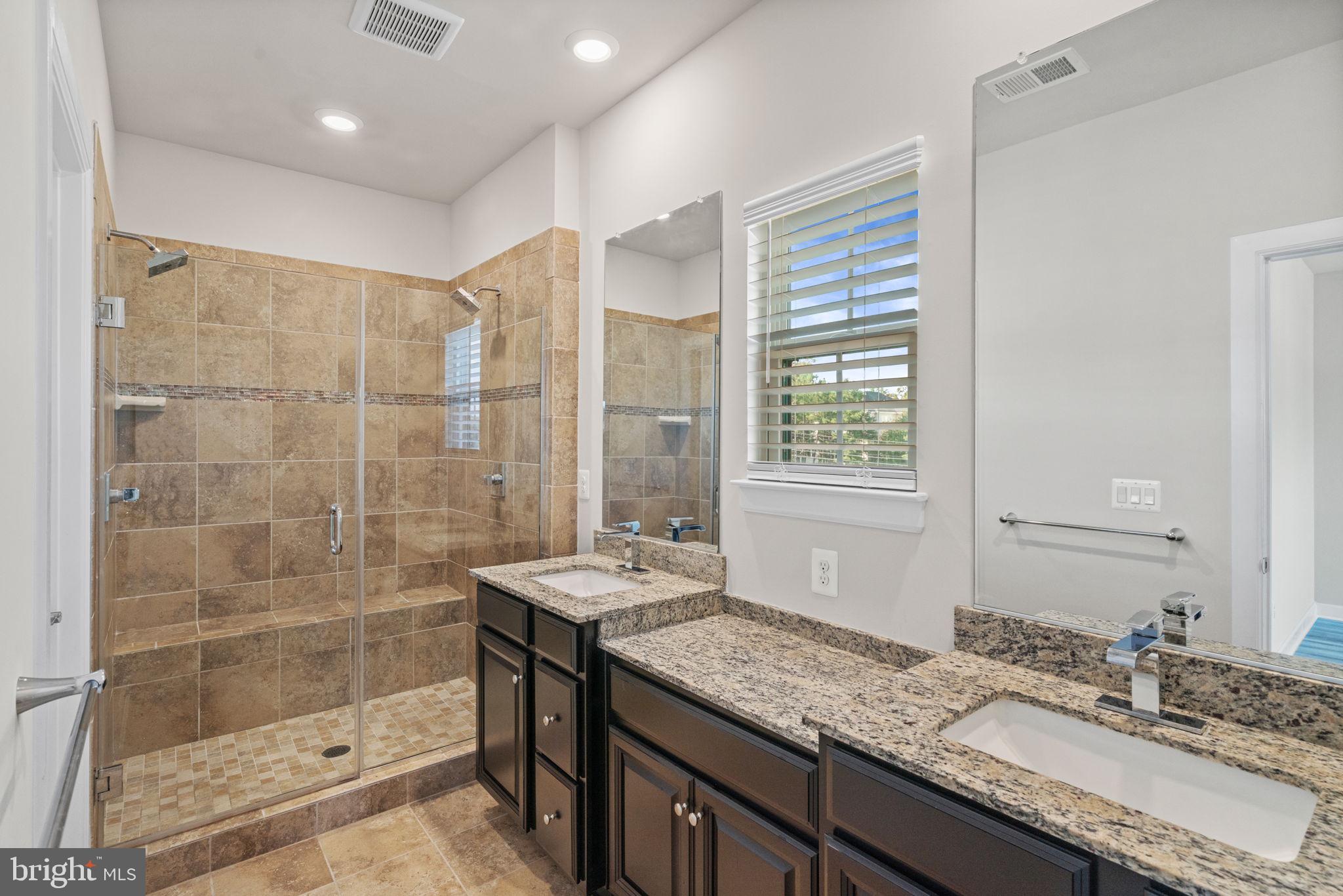 METRO ROW - Residential Lease