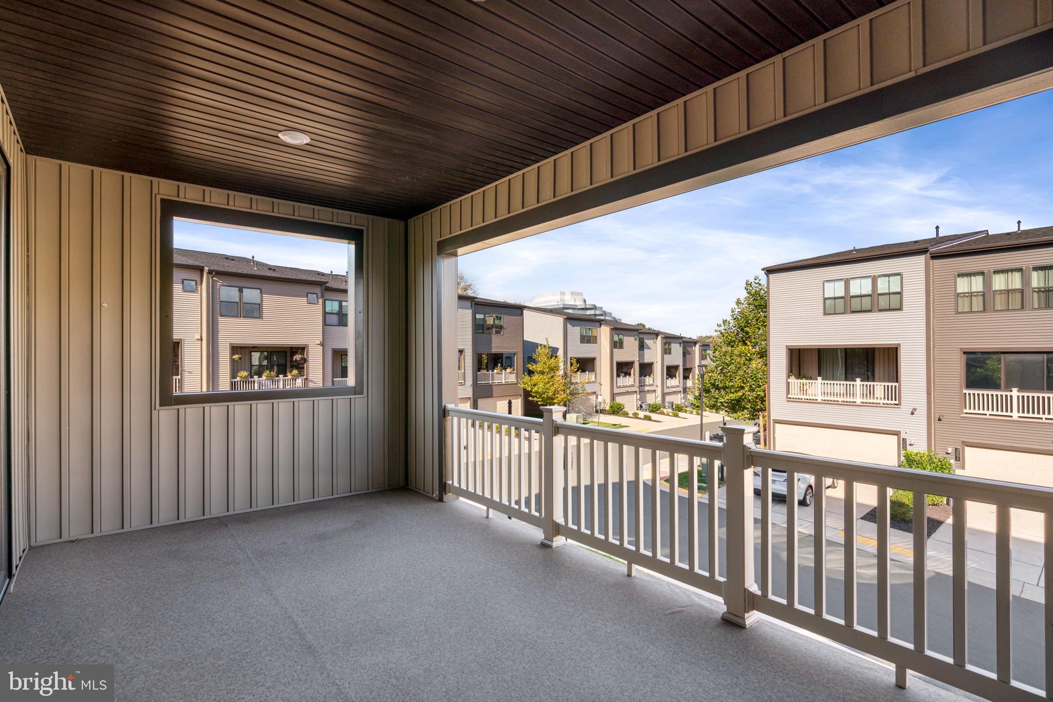 METRO ROW - Residential Lease