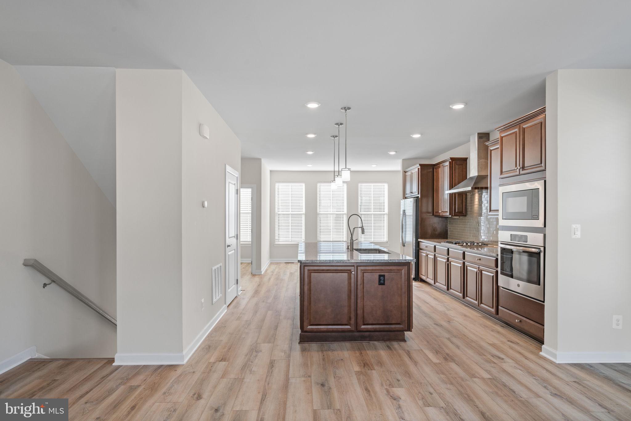 METRO ROW - Residential Lease