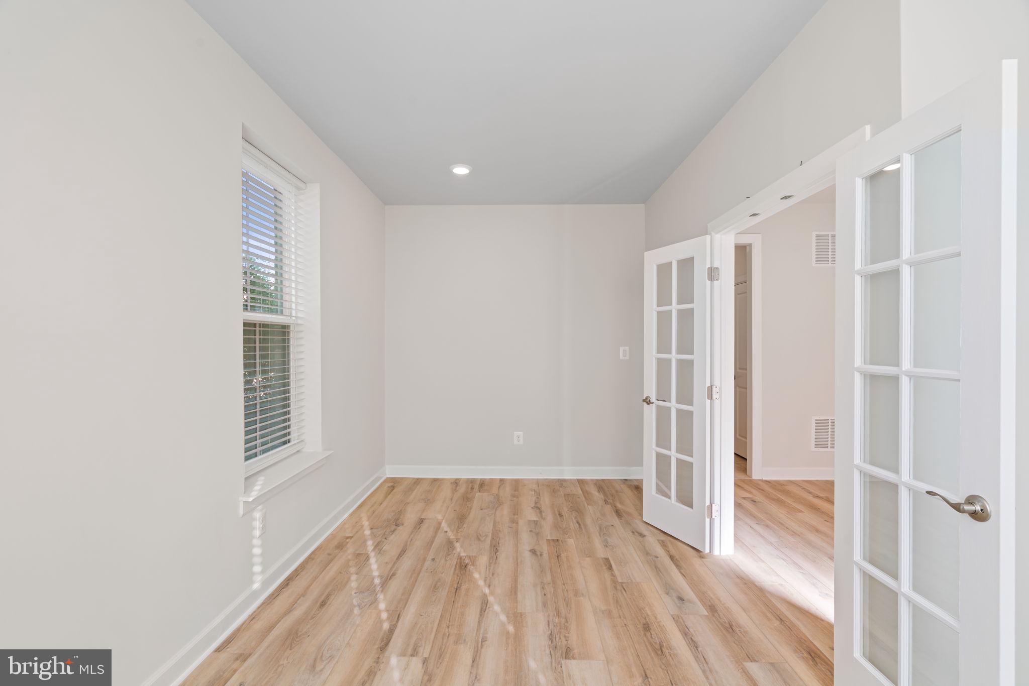 METRO ROW - Residential Lease