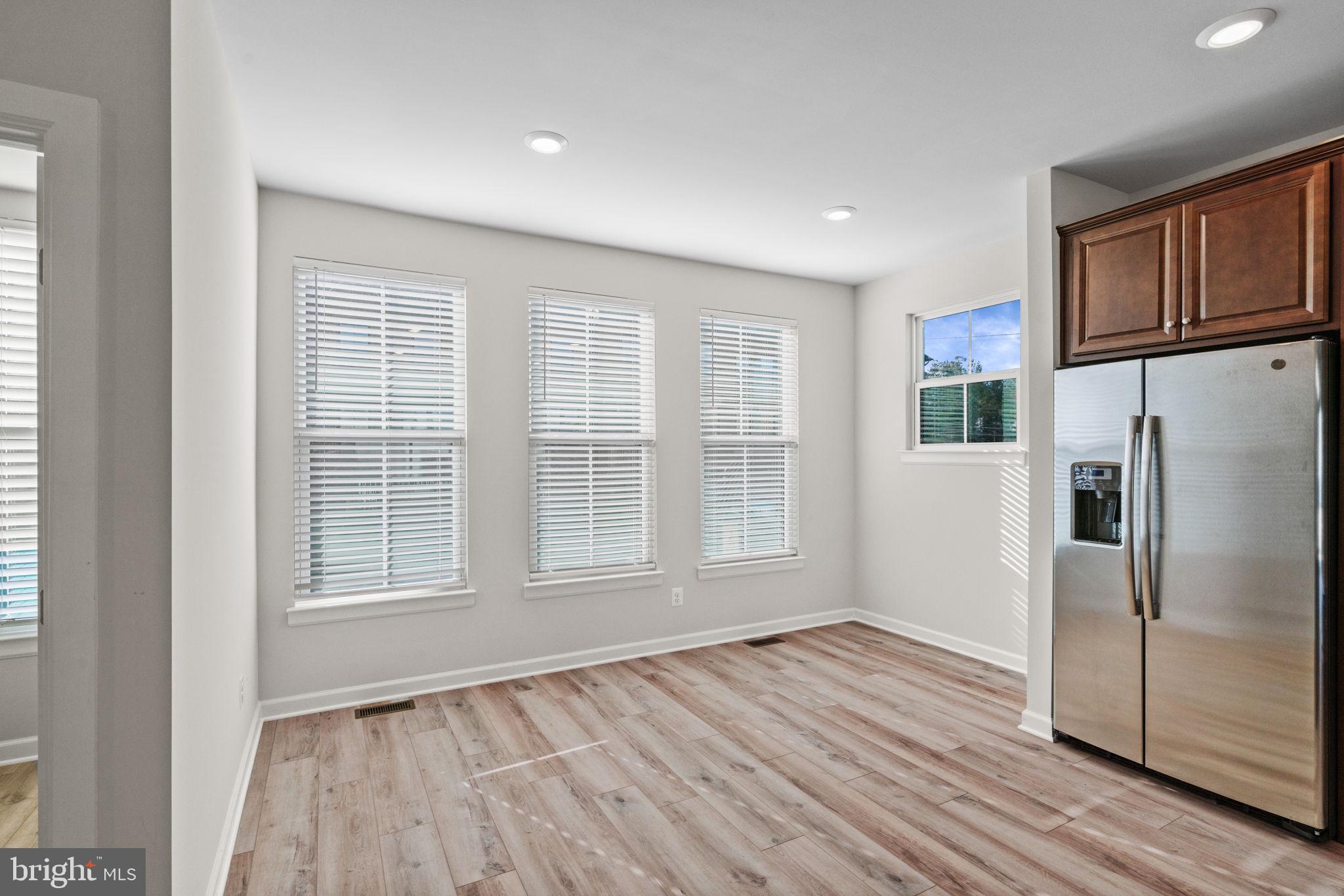 METRO ROW - Residential Lease