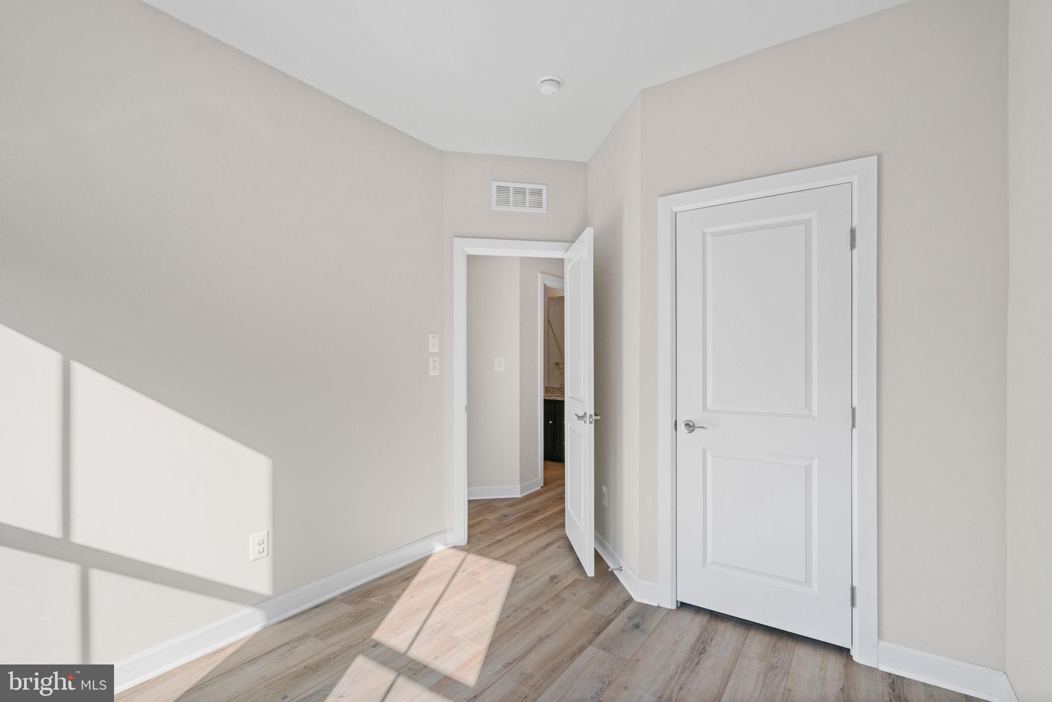 METRO ROW - Residential Lease