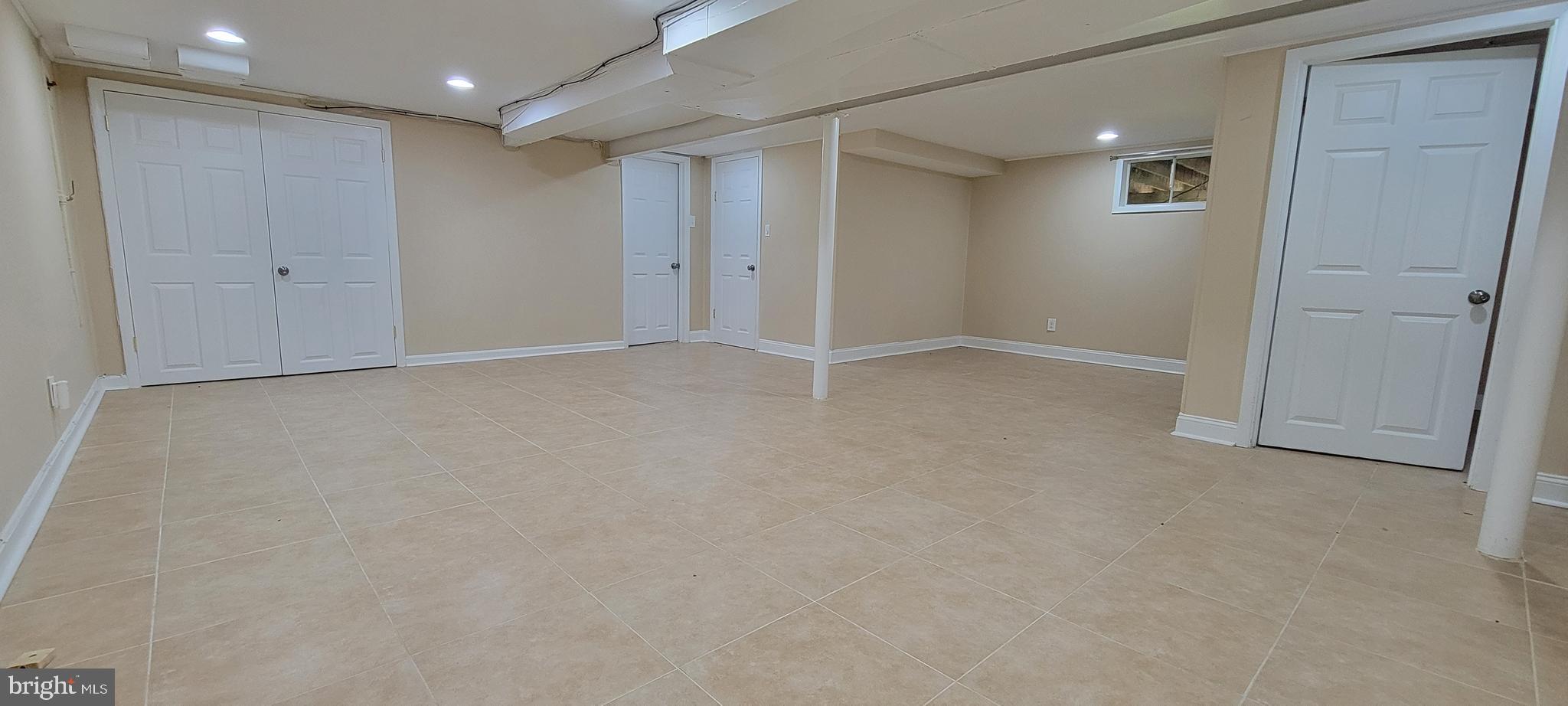 VIENNA WOODS - Residential Lease