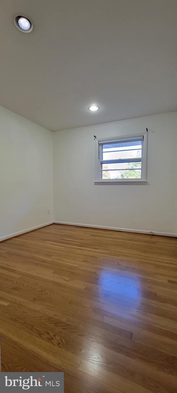 VIENNA WOODS - Residential Lease