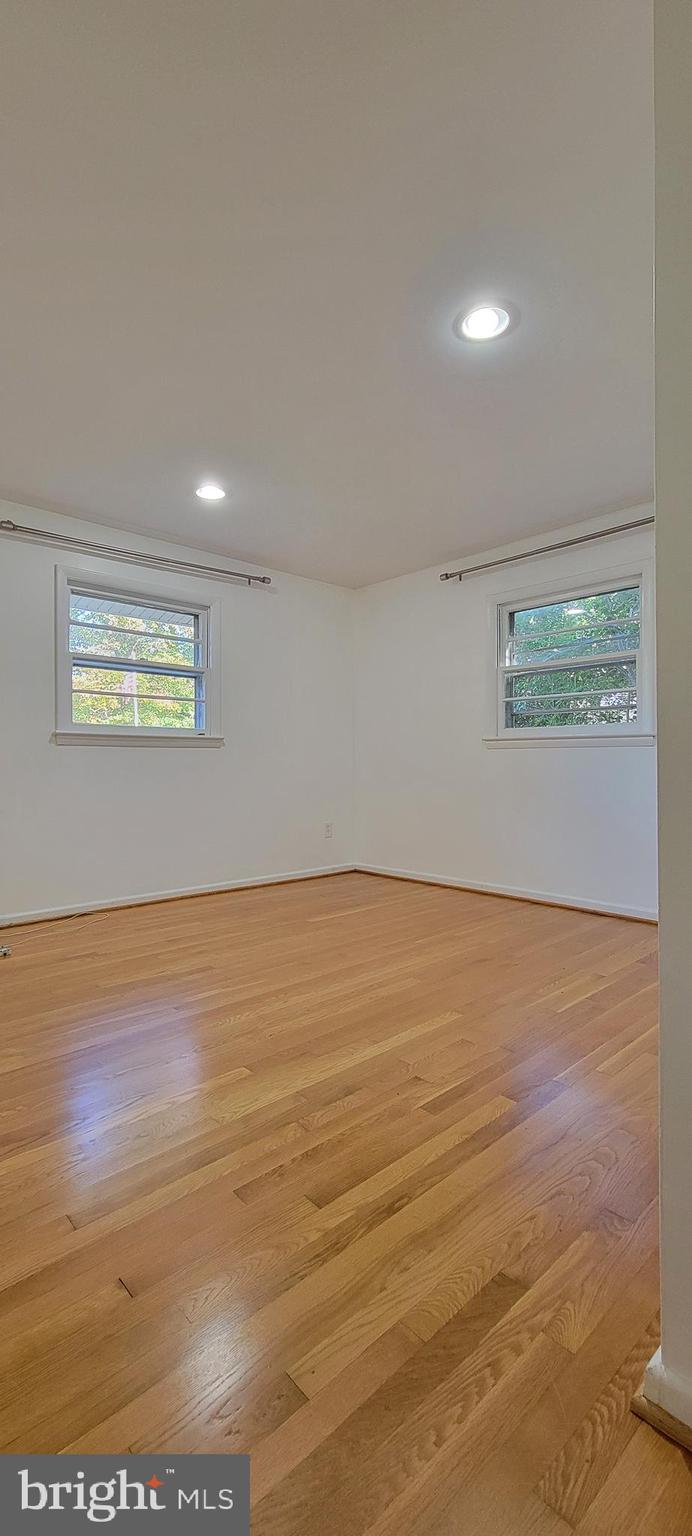 VIENNA WOODS - Residential Lease