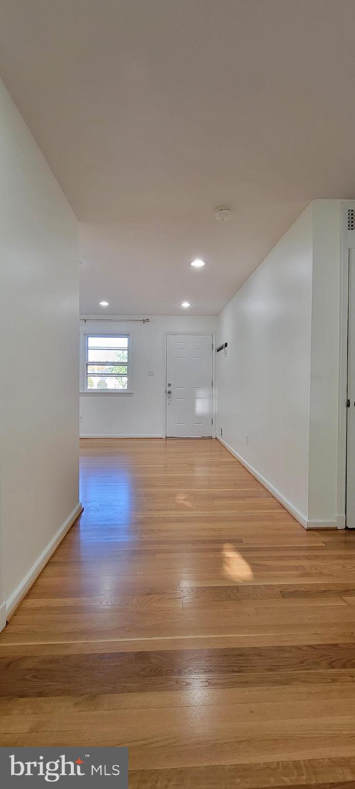 VIENNA WOODS - Residential Lease