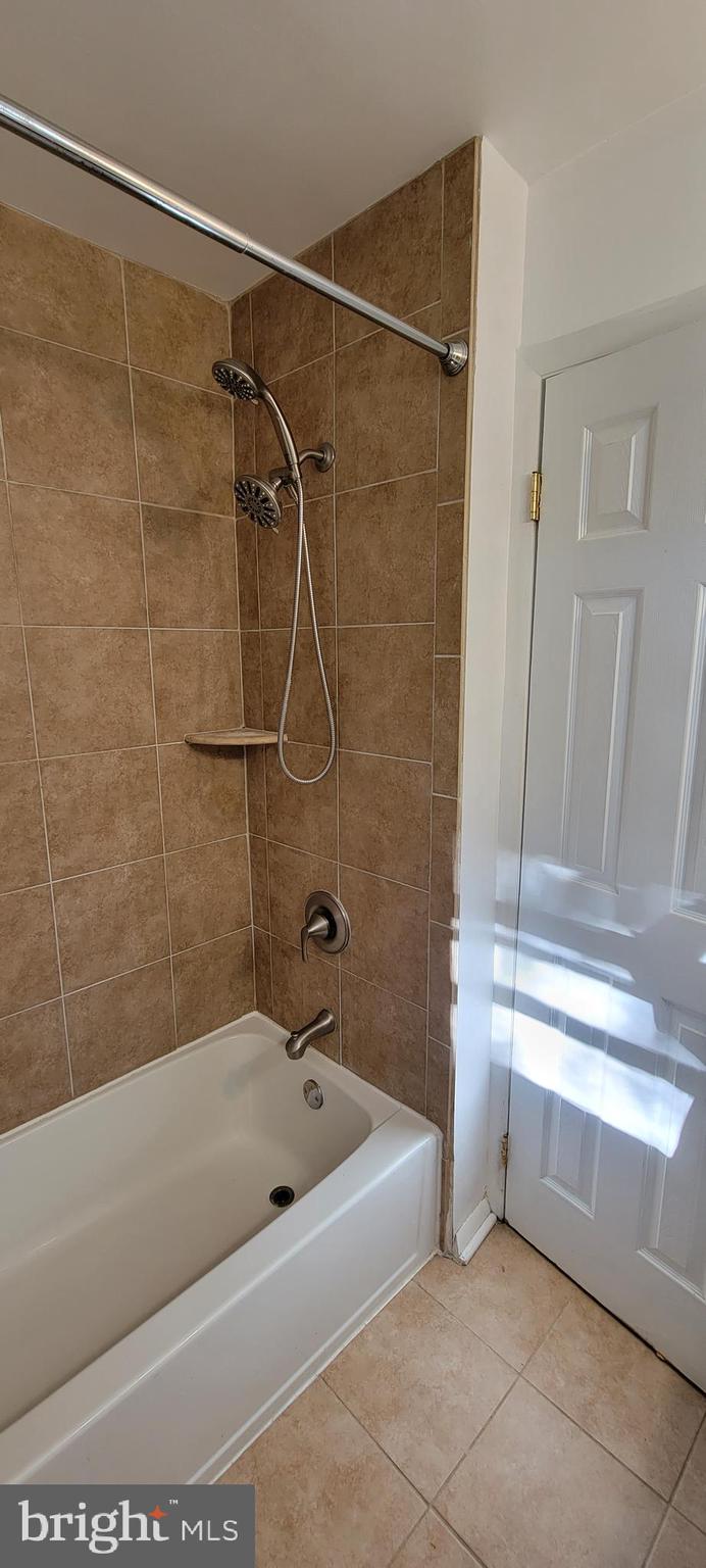 VIENNA WOODS - Residential Lease