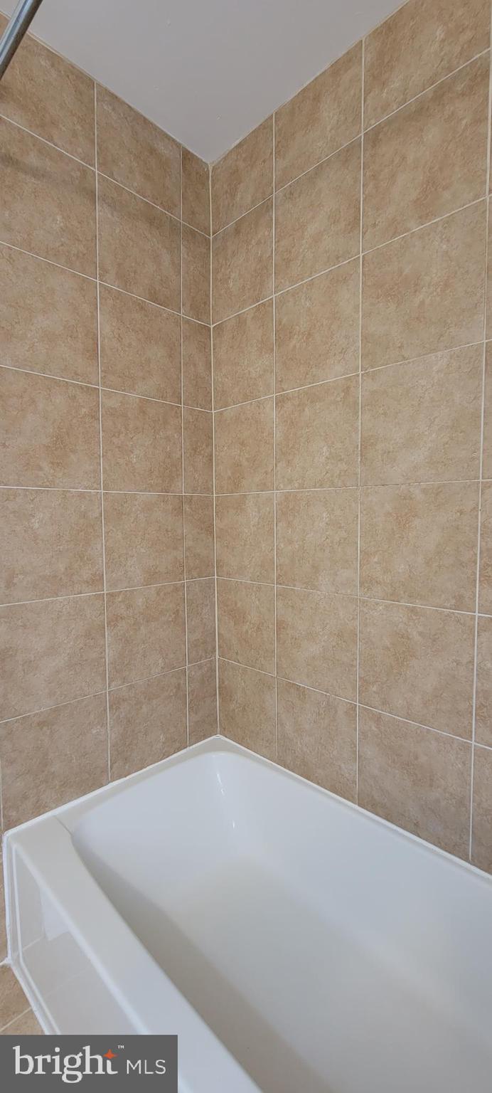 VIENNA WOODS - Residential Lease