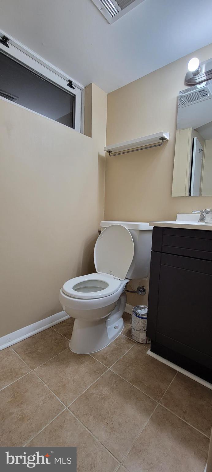 VIENNA WOODS - Residential Lease