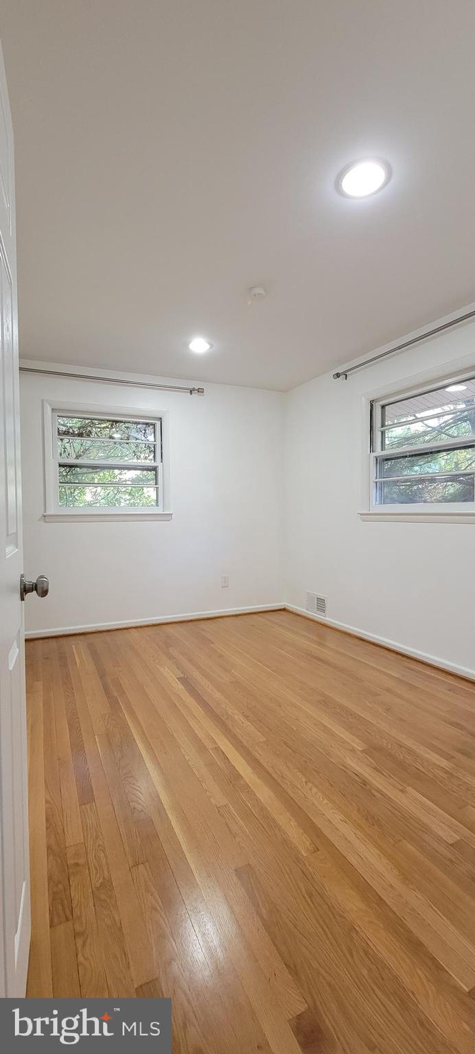 VIENNA WOODS - Residential Lease