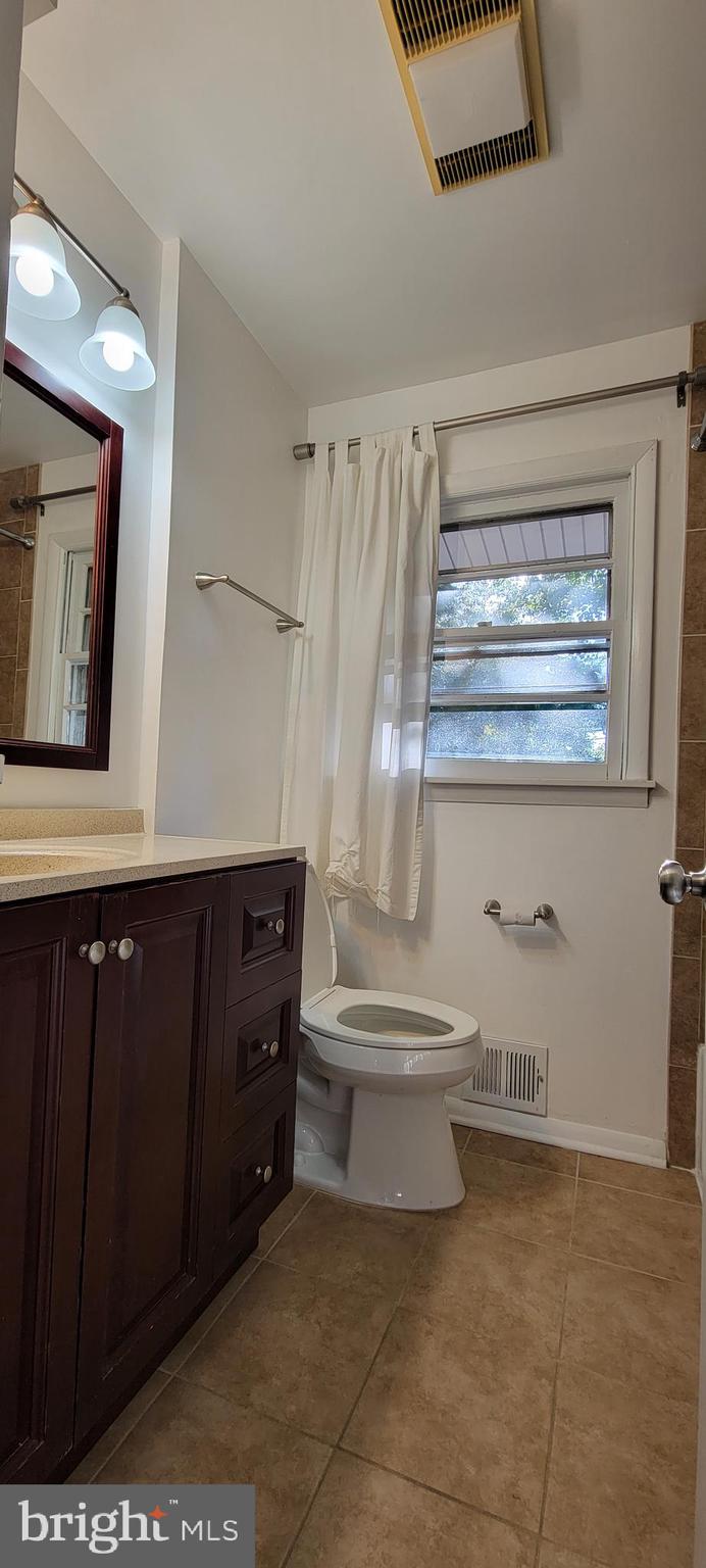 VIENNA WOODS - Residential Lease