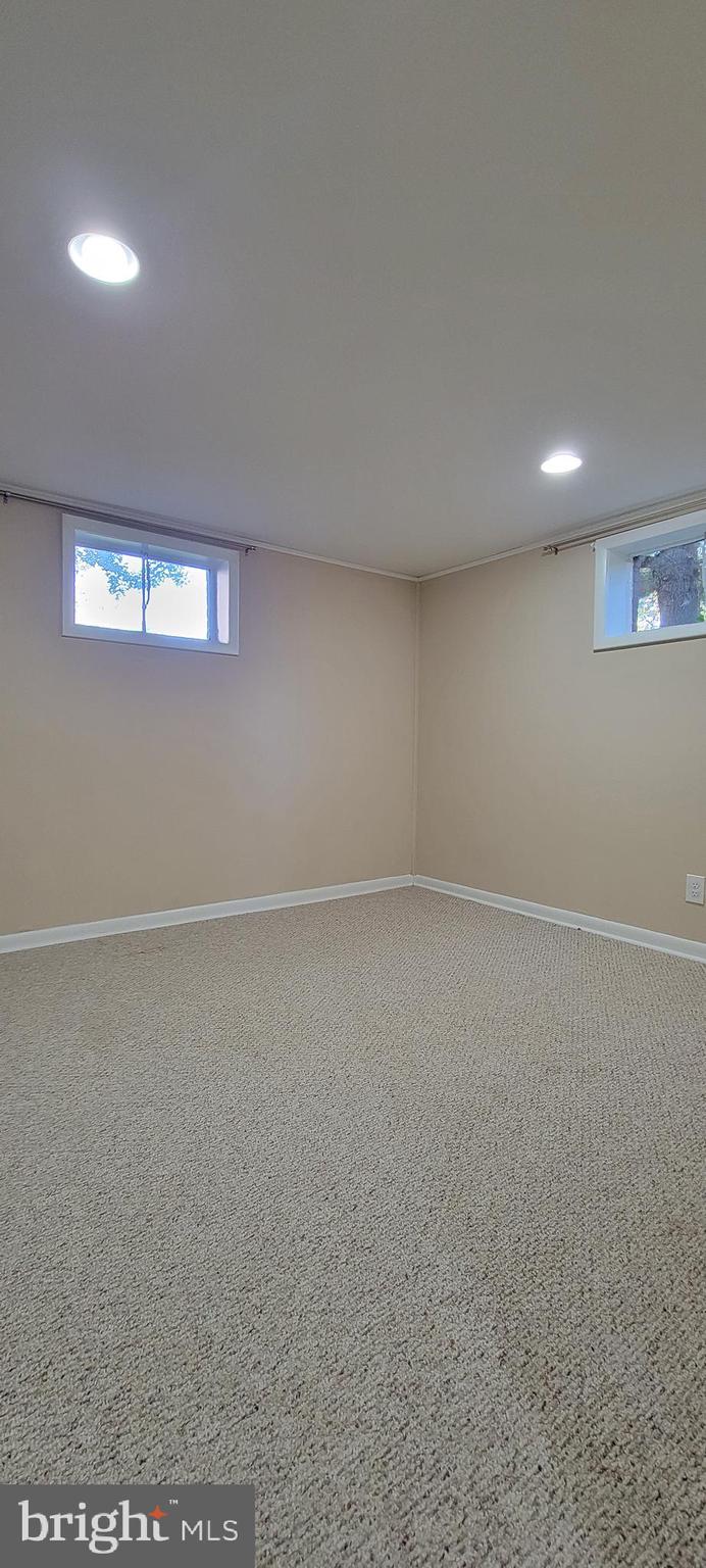 VIENNA WOODS - Residential Lease