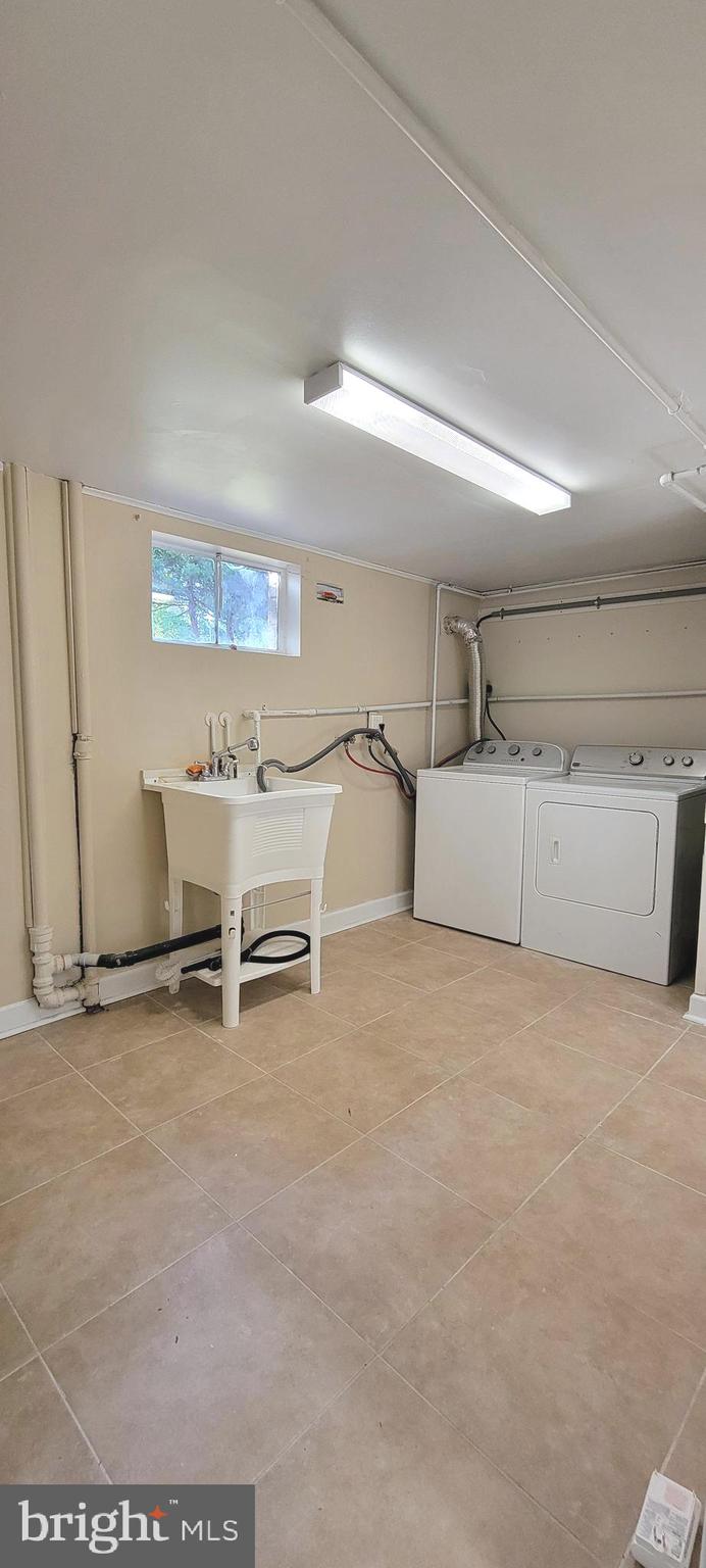 VIENNA WOODS - Residential Lease