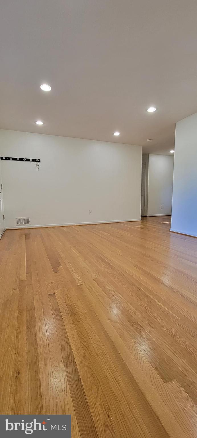 VIENNA WOODS - Residential Lease