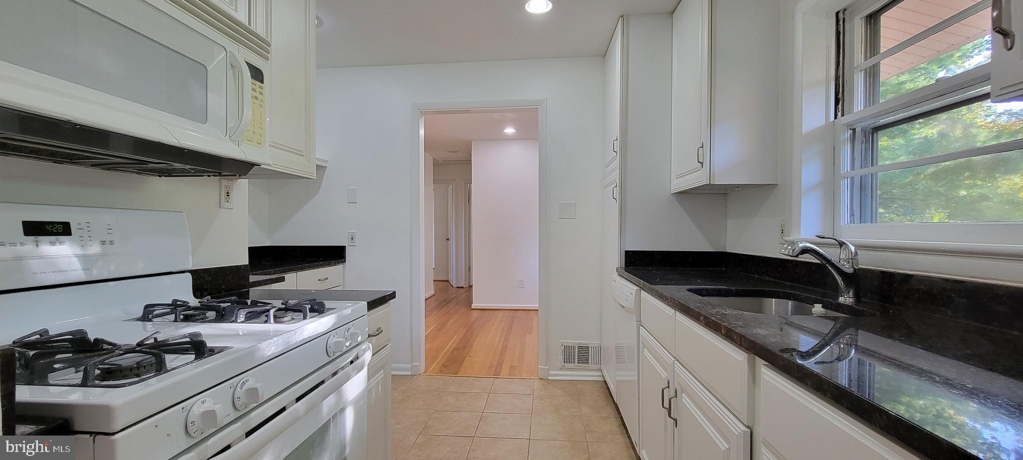 500 STEPHEN CIRCLE SW